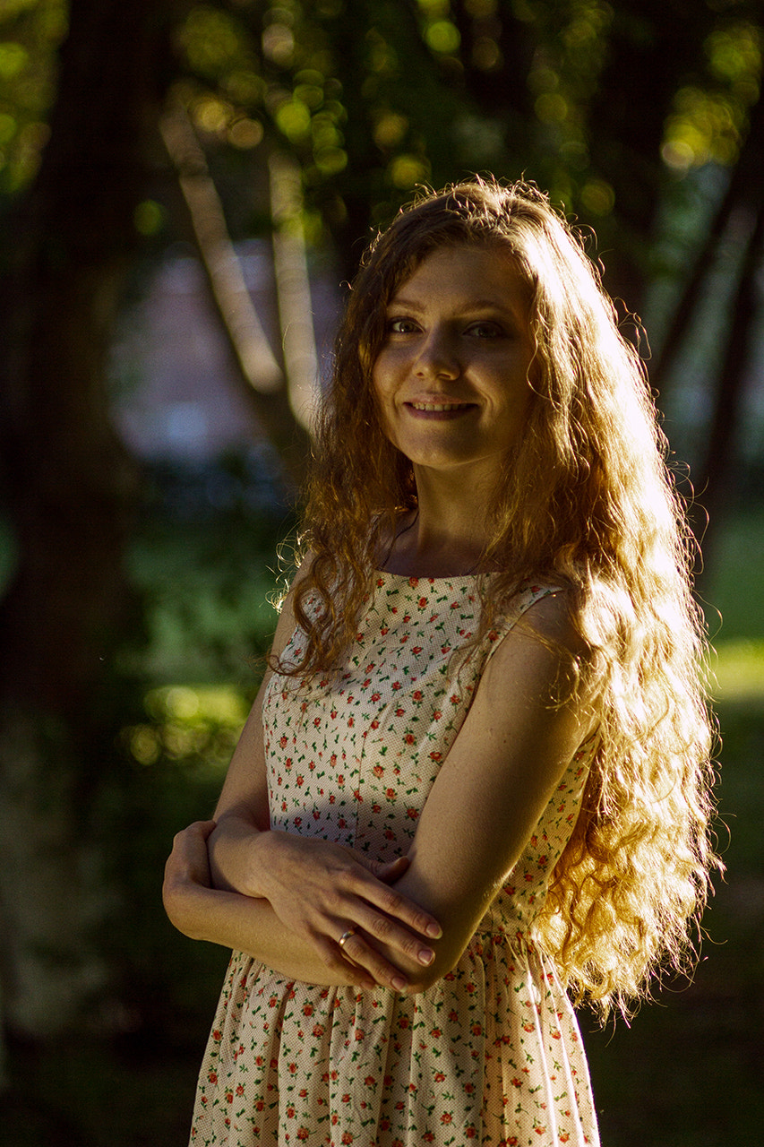 Canon EF 35-80mm f/4-5.6 sample photo. Девушка в саду photography