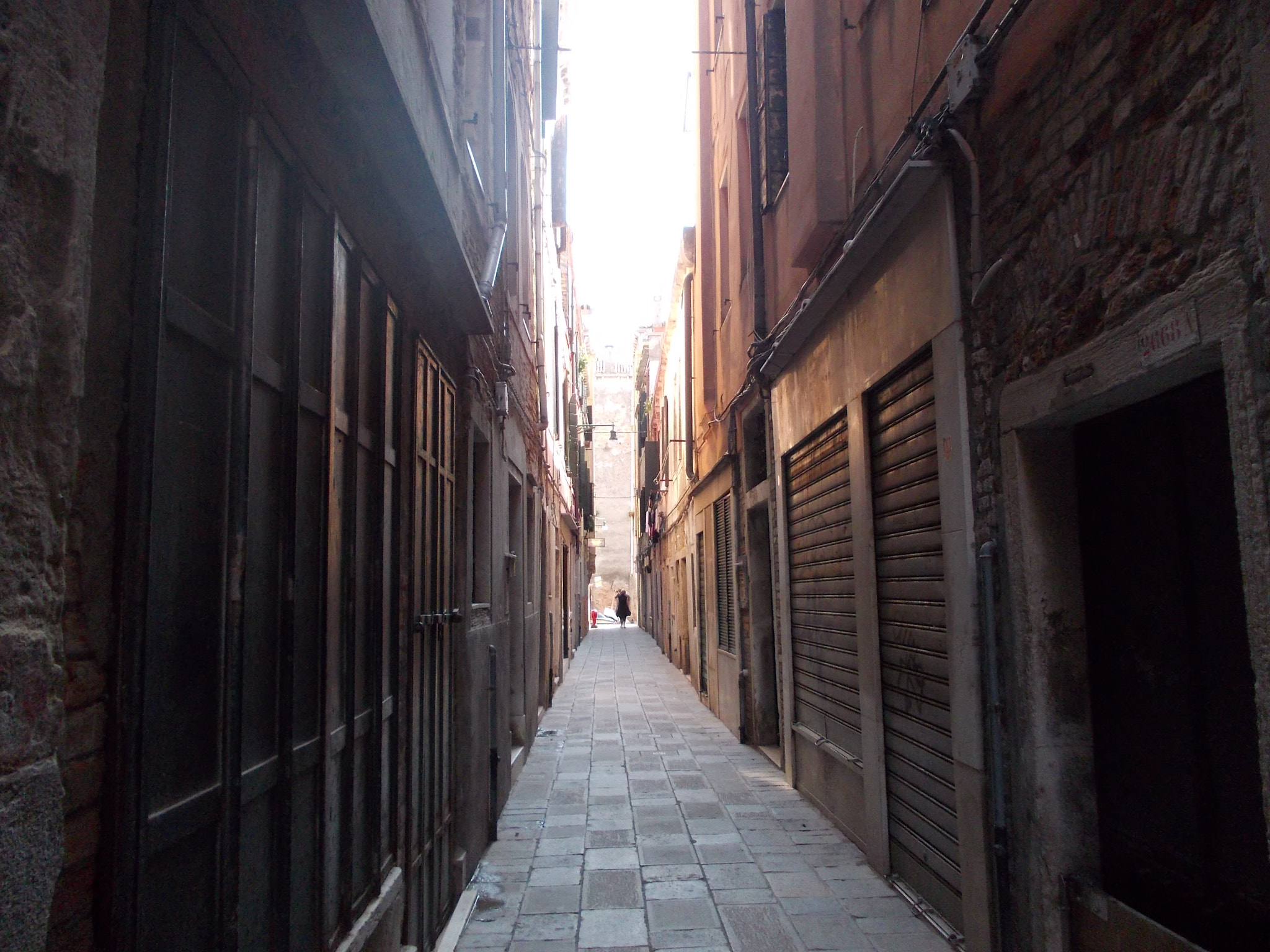 Nikon COOLPIX L25 sample photo. Alley in venice photography