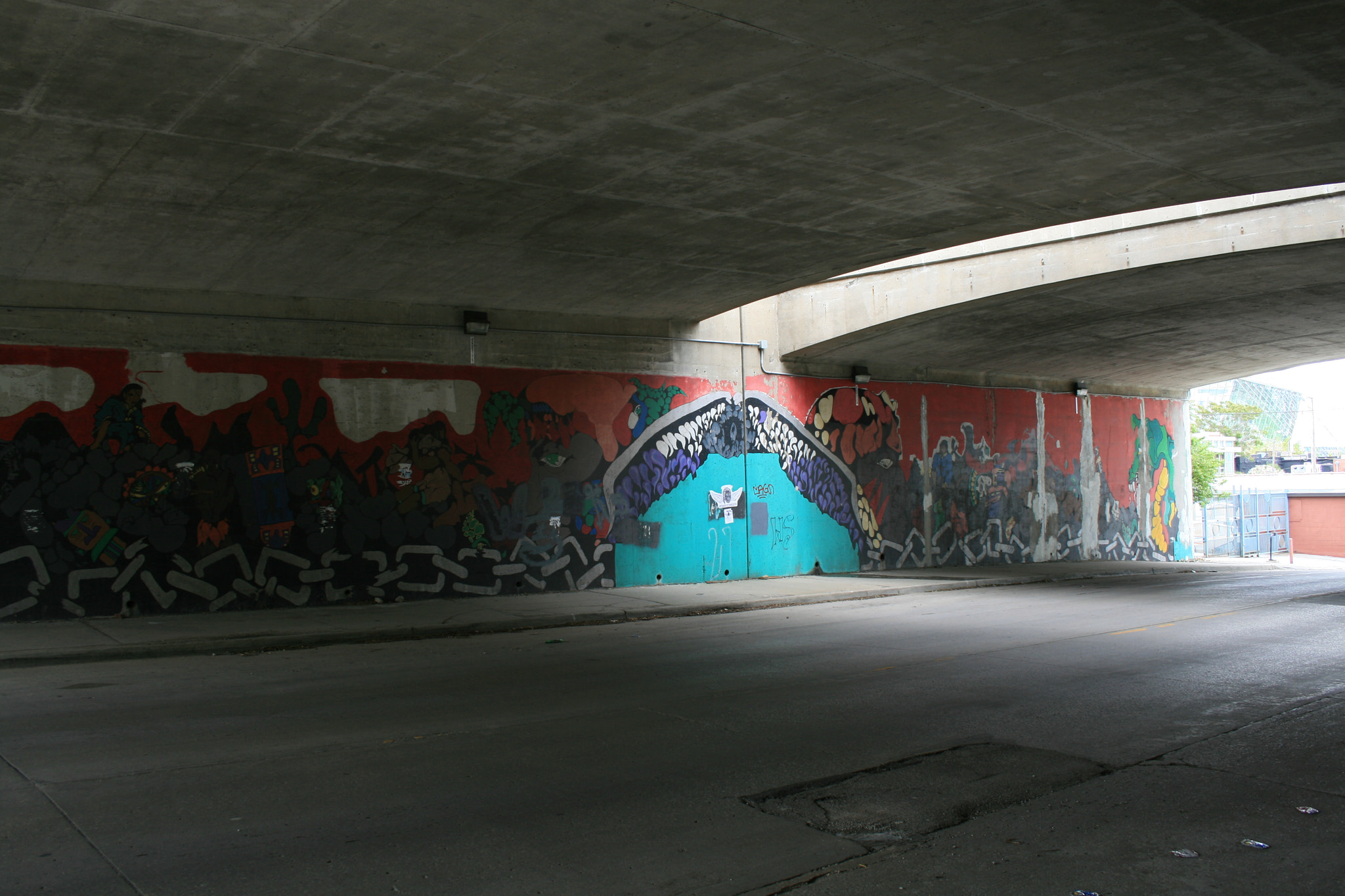 Canon EF-S 18-55mm F3.5-5.6 sample photo. Street mural photography