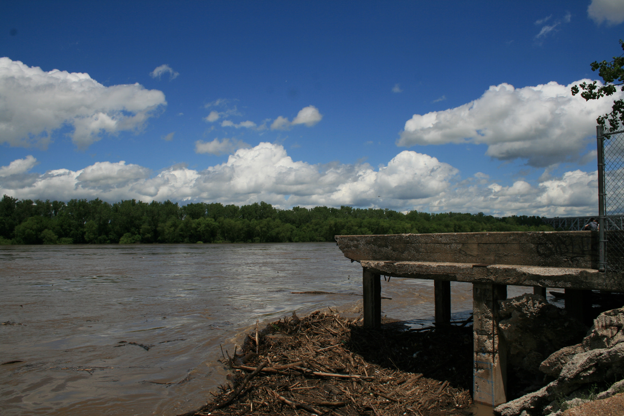Canon EF-S 18-55mm F3.5-5.6 sample photo. Missouri river boad landing photography