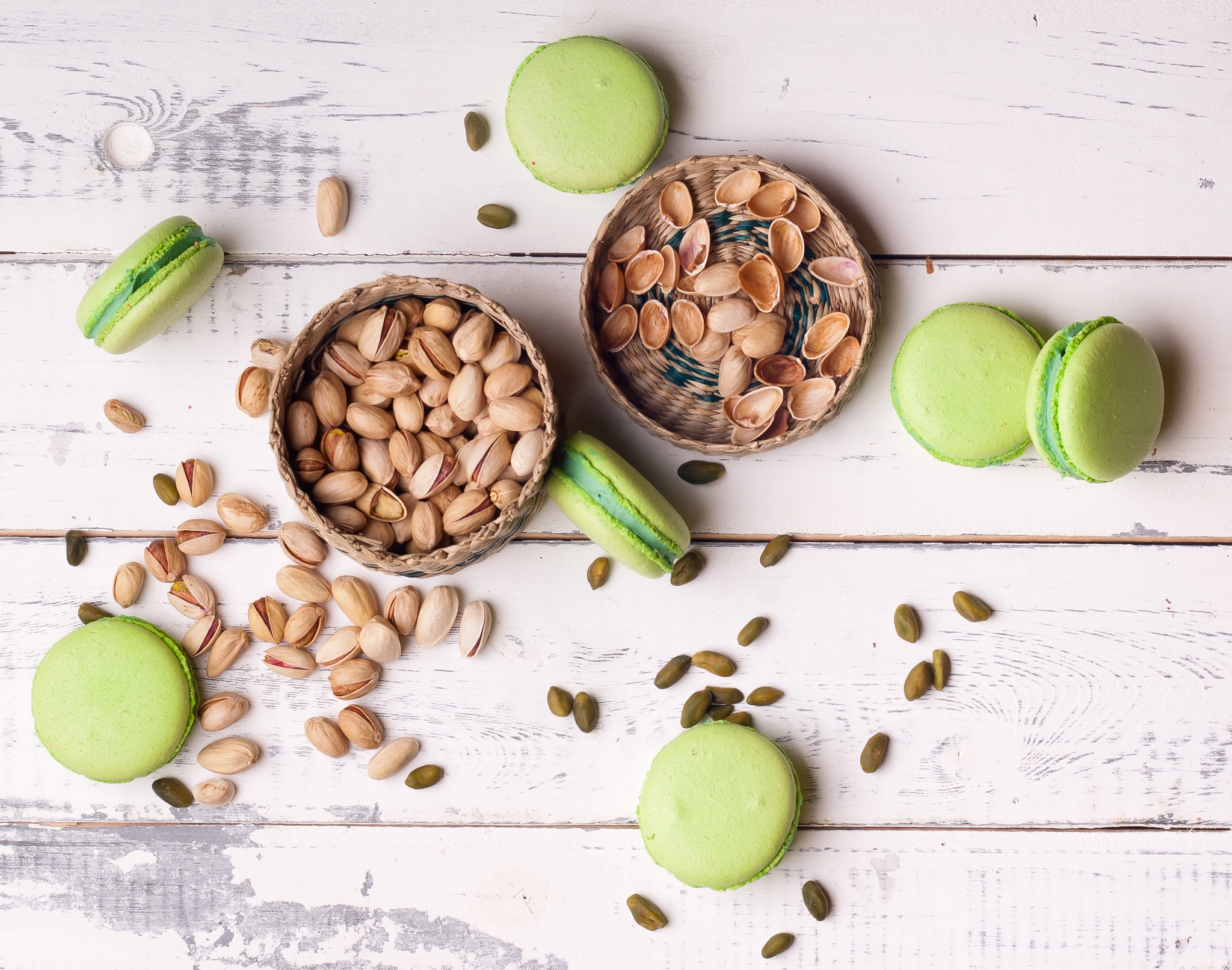 Nikon D200 + Nikon AF Nikkor 50mm F1.4D sample photo. Pistachio macarons photography