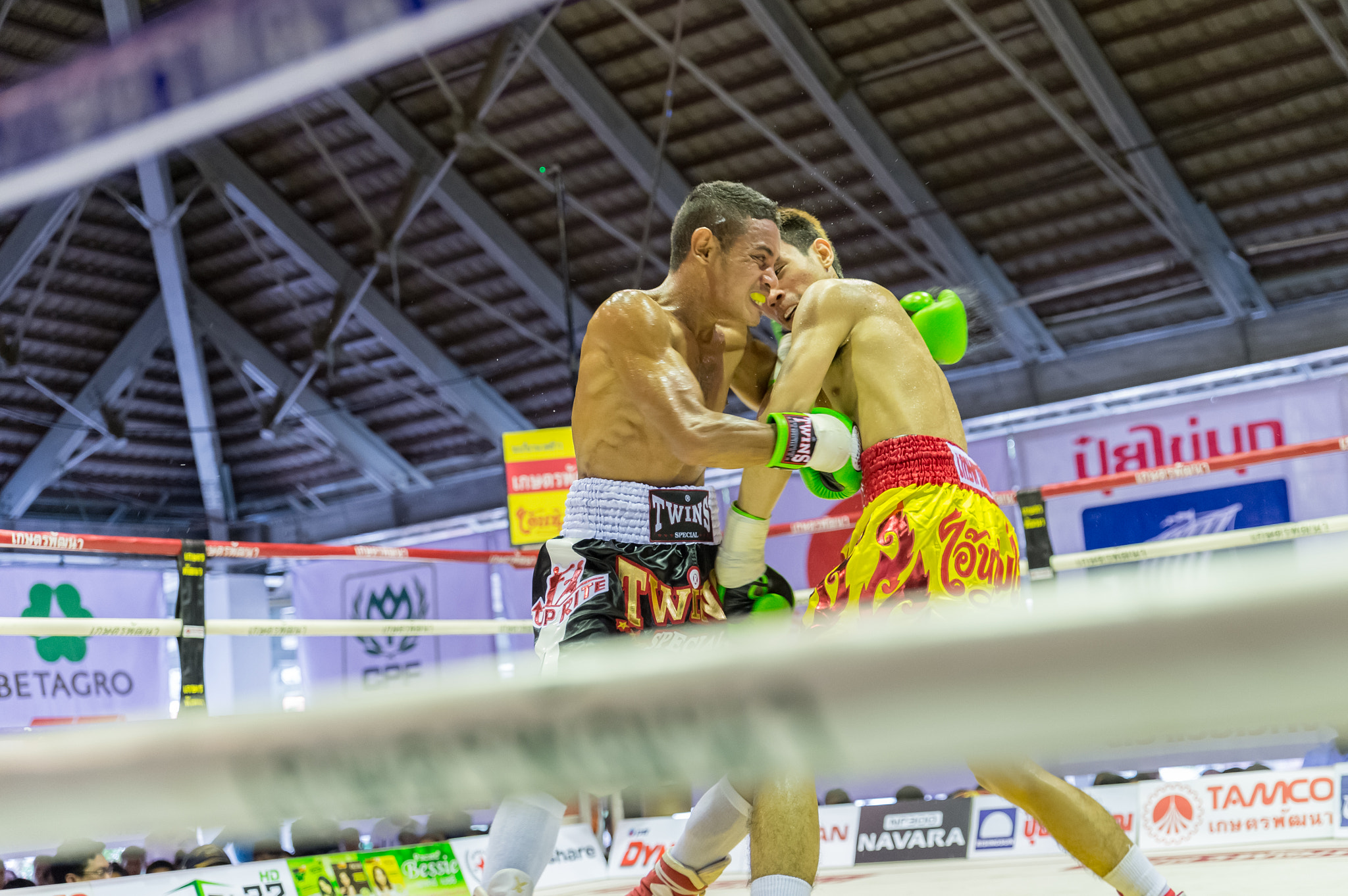 Nikon D4 sample photo. Hook punch photography
