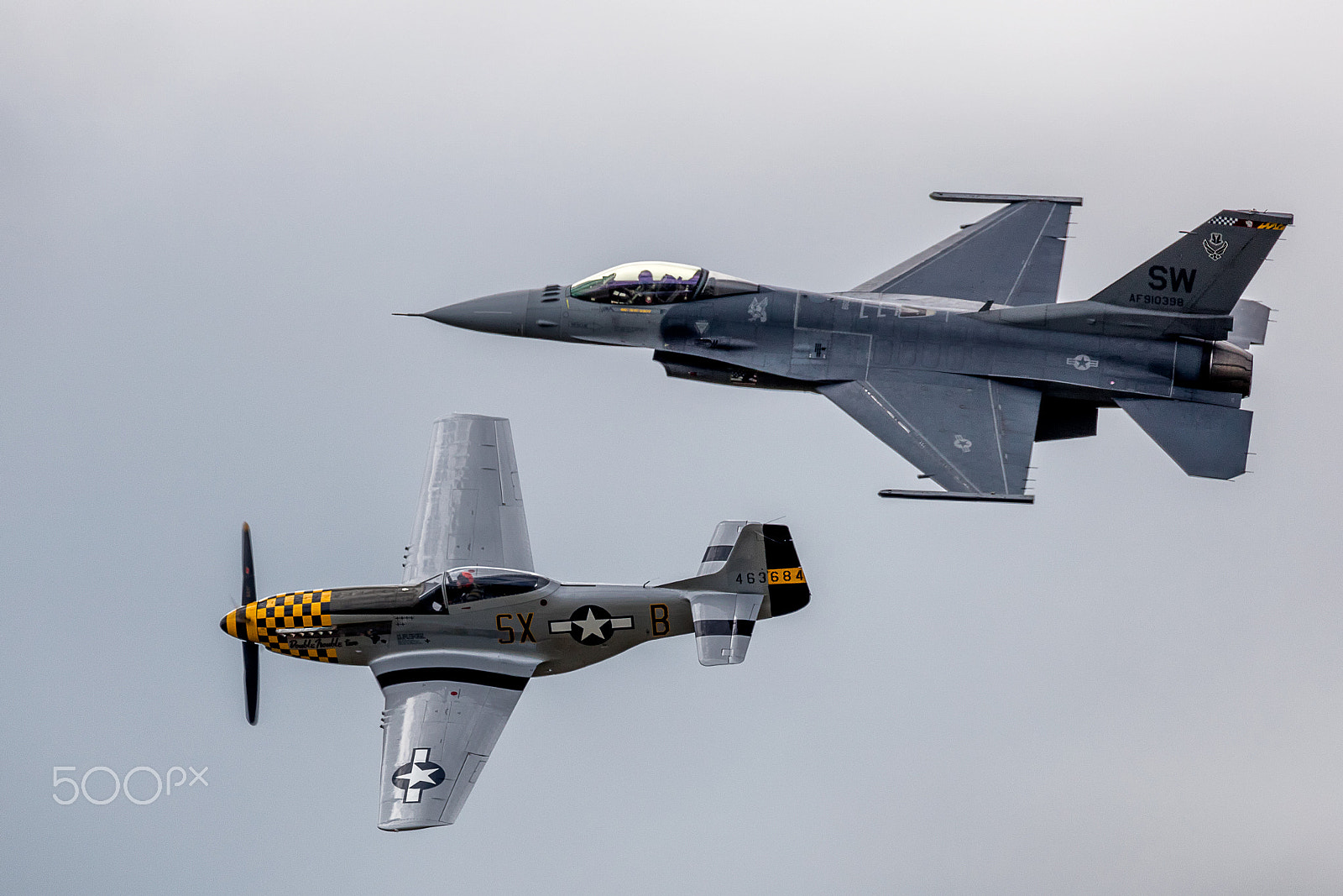 150-600mm F5-6.3 DG OS HSM | Sports 014 sample photo. P-51 mustang and f-16 fighting falcon in flight 2 photography