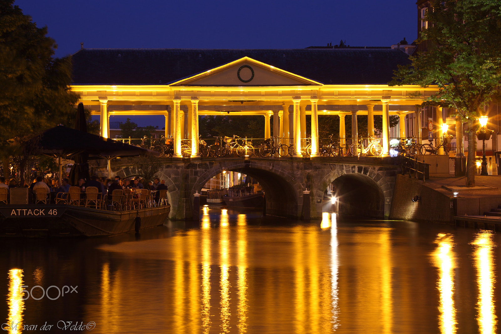 Canon EF 35-350mm F3.5-5.6L USM sample photo. Koornbrug leiden by night photography