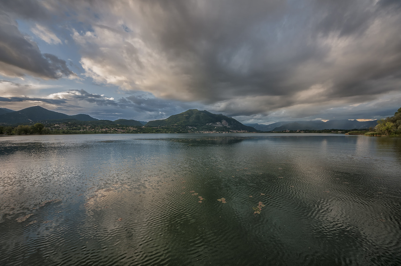 Nikon D300S + Sigma 8-16mm F4.5-5.6 DC HSM sample photo. Lago di pusiano - water and wind - photography