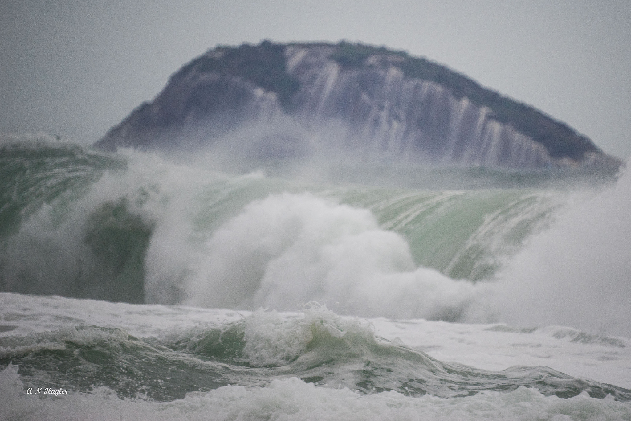 Sony a7 + Sony 500mm F8 Reflex sample photo. Storm waves são conrado rio photography