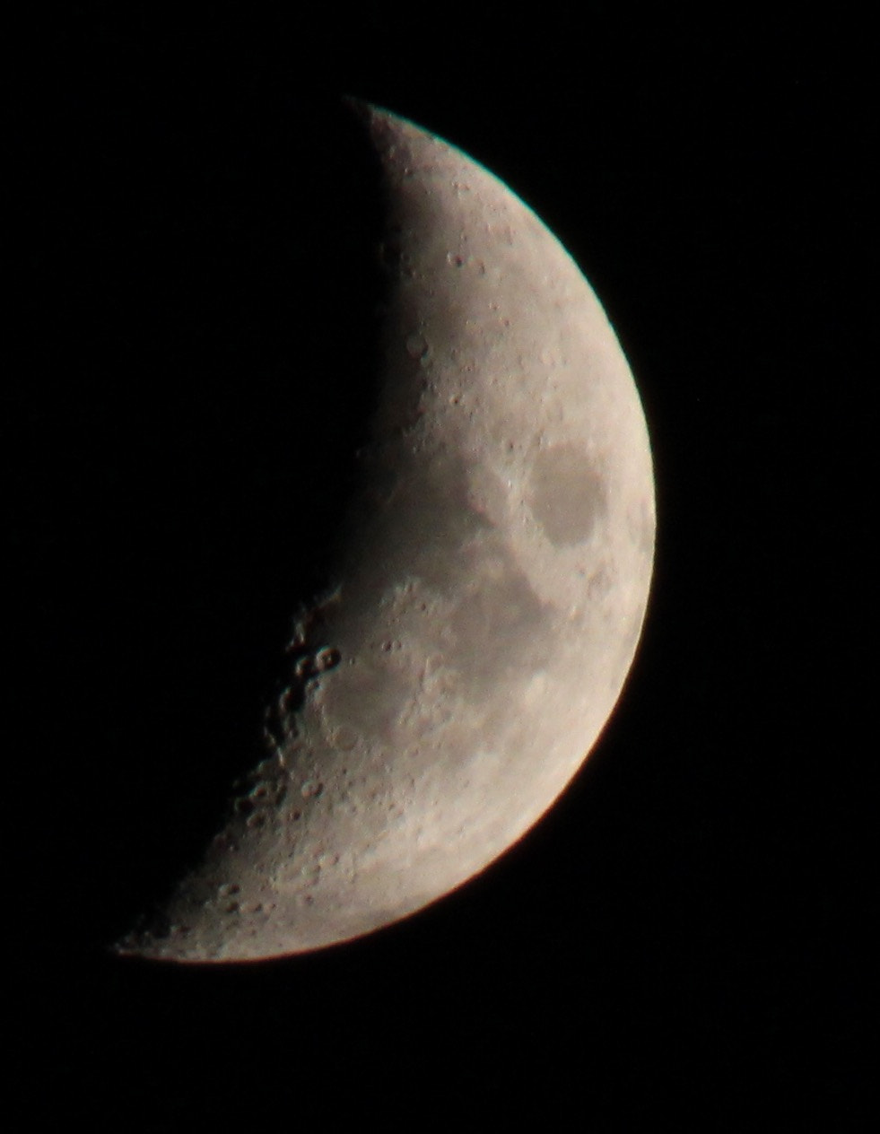 Canon EOS 550D (EOS Rebel T2i / EOS Kiss X4) + Canon 18-270mm sample photo. Mond photography