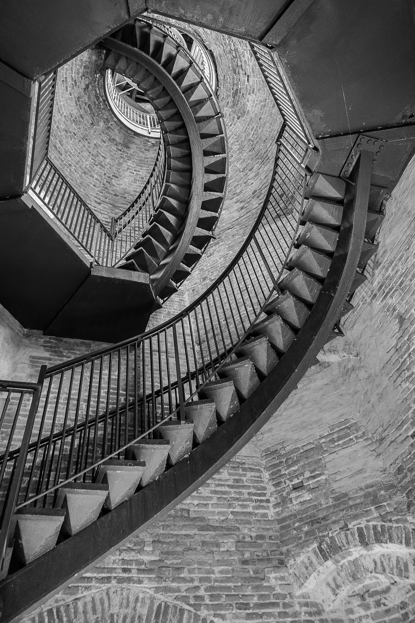 Canon EF-S 17-85mm F4-5.6 IS USM sample photo. Climbing the tower photography