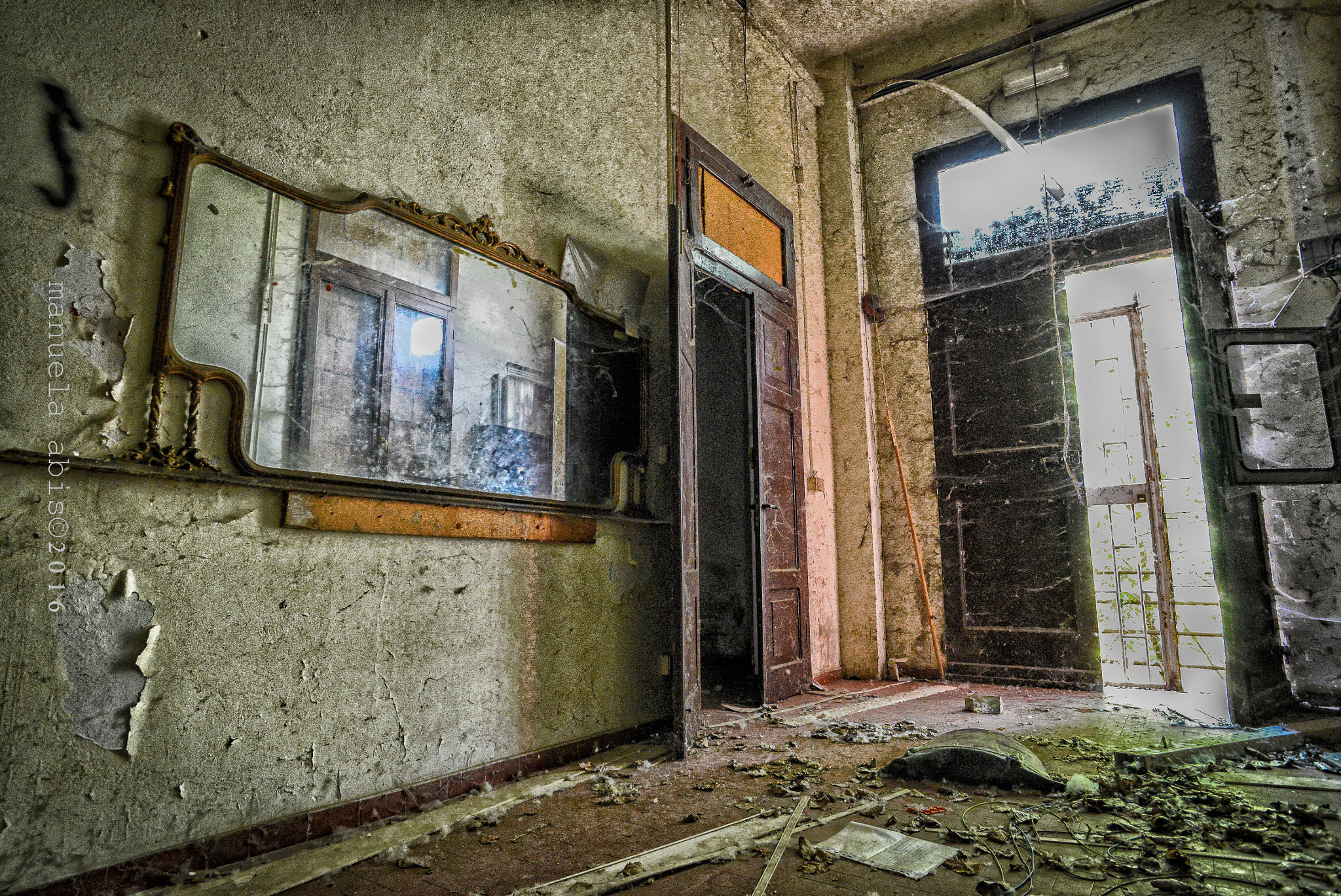 Nikon D600 sample photo. Mirror of the wall photography