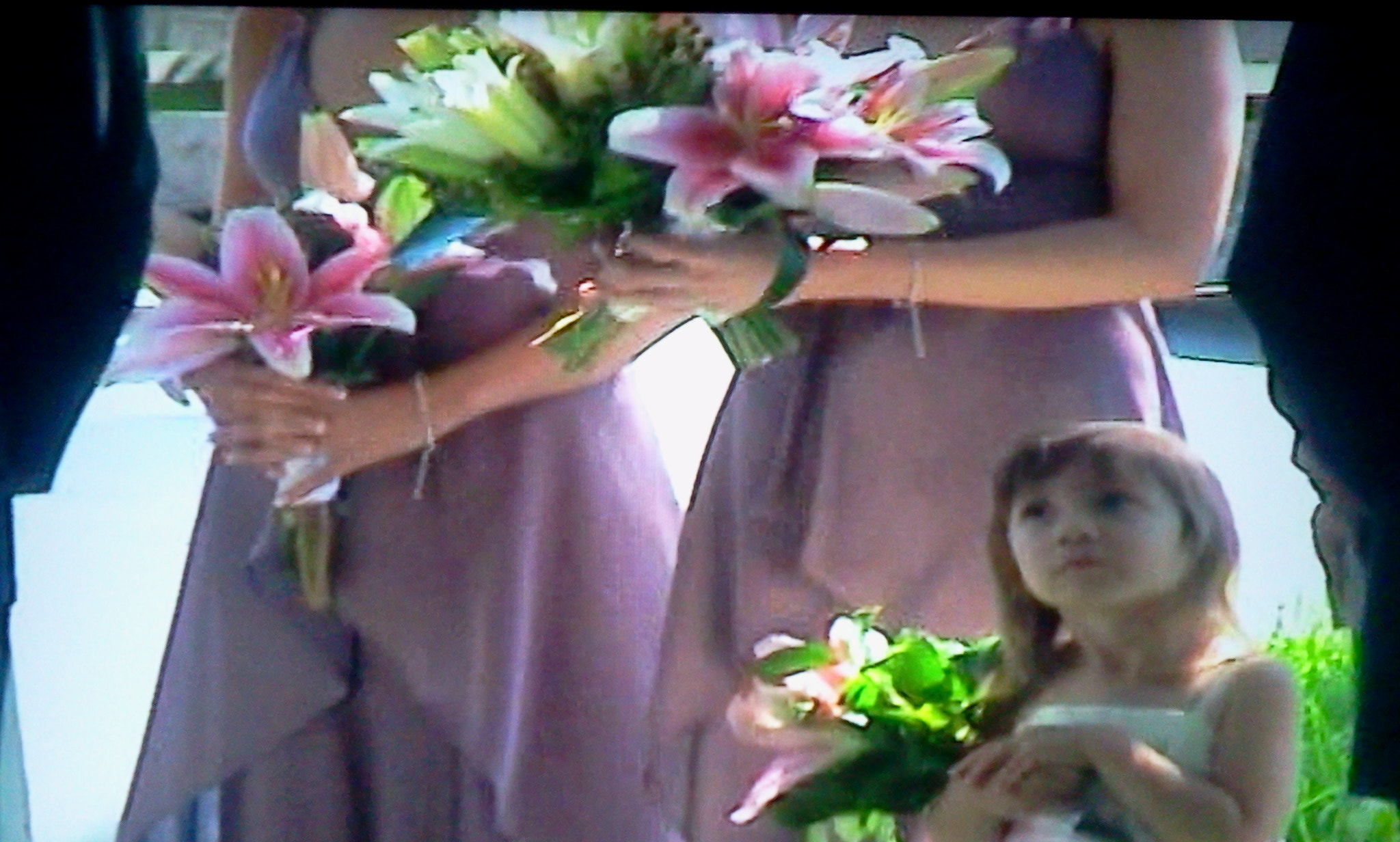 Samsung Galaxy Tab sample photo. Popmixer. flower girl surrounded by flowers... photography