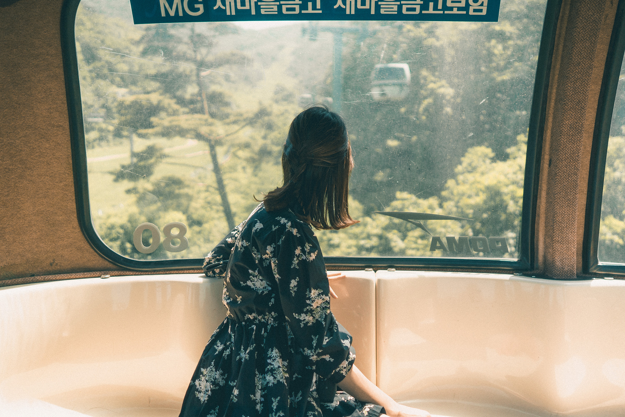 Sony a7 + ZEISS Batis 25mm F2 sample photo. Gondola lift photography