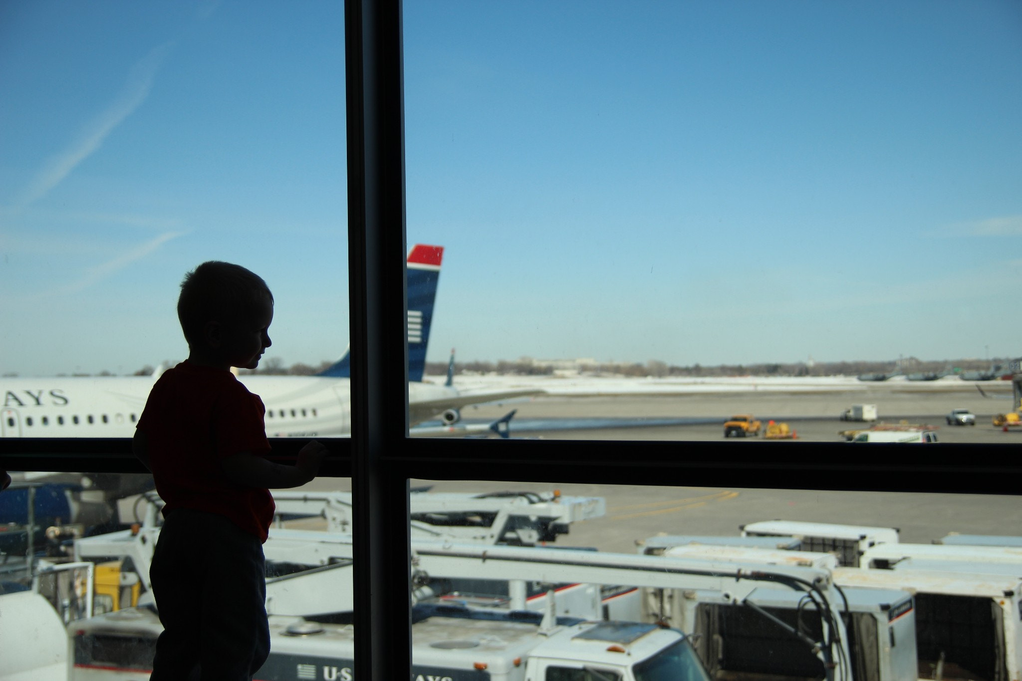 Tamron SP AF 17-50mm F2.8 XR Di II LD Aspherical (IF) sample photo. Henry silhouette at the airport photography