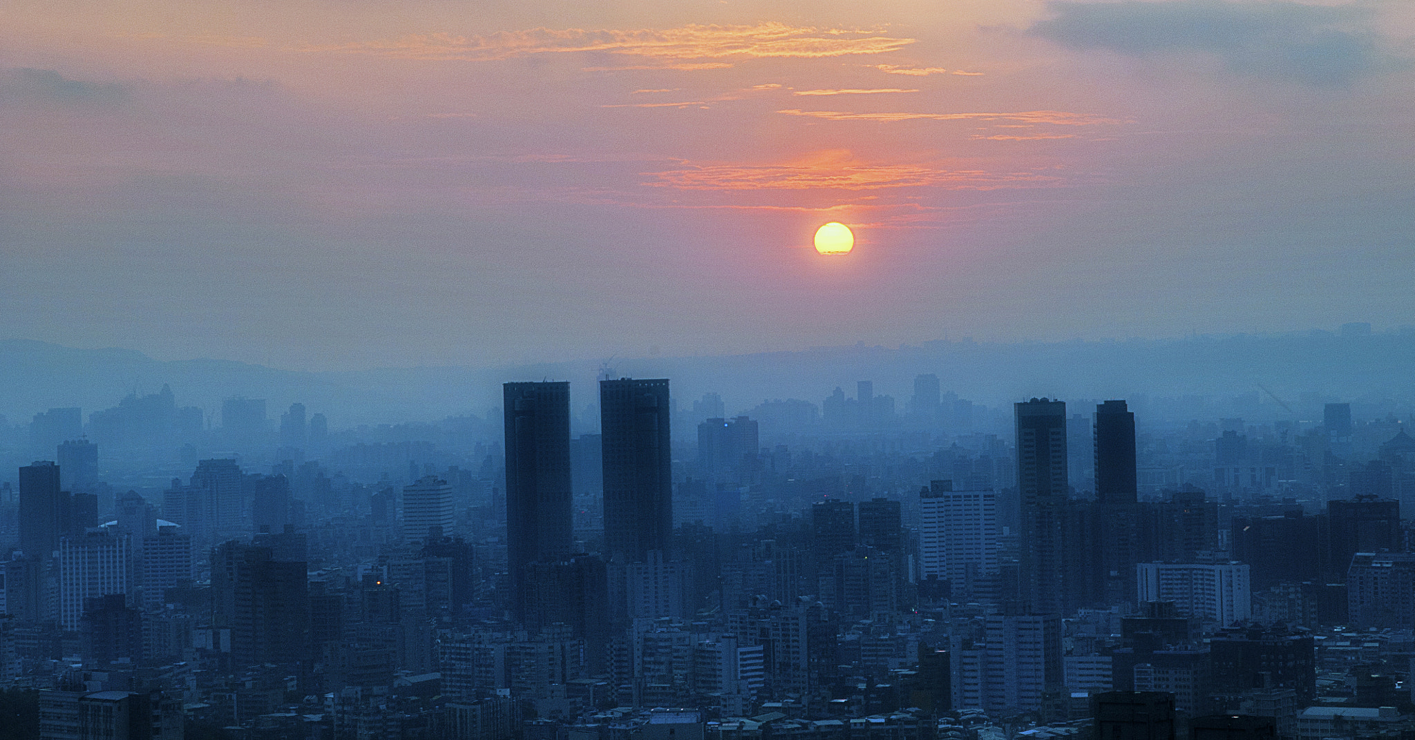 Sigma 17-70mm F2.8-4.5 DC Macro Asp. IF sample photo. 台北市暮色 photography