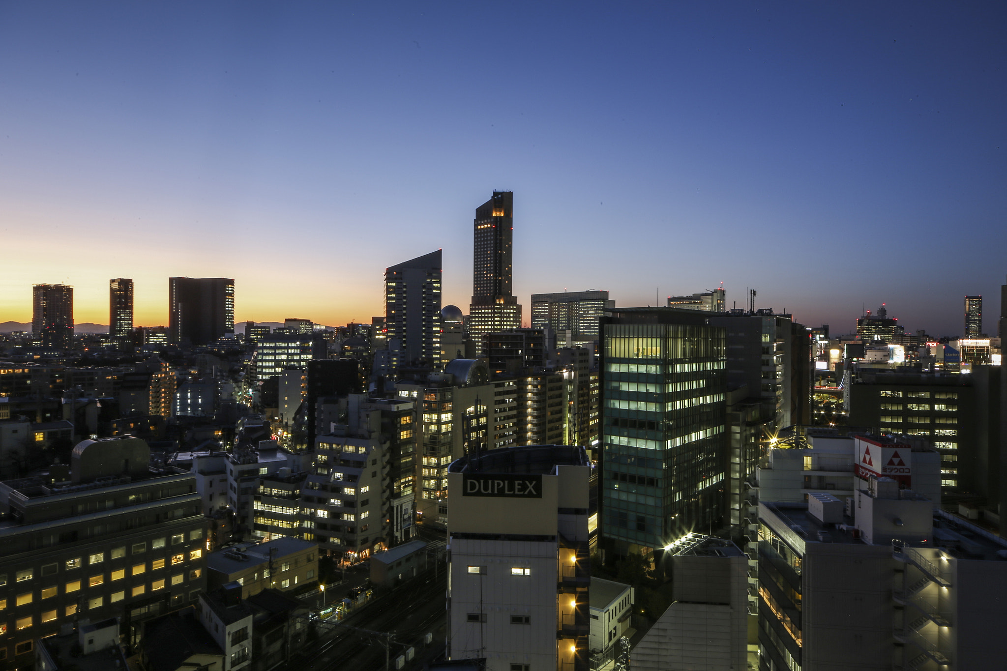Canon EOS 6D + Sigma 10-20mm F4-5.6 EX DC HSM sample photo. Shibuya evening photography