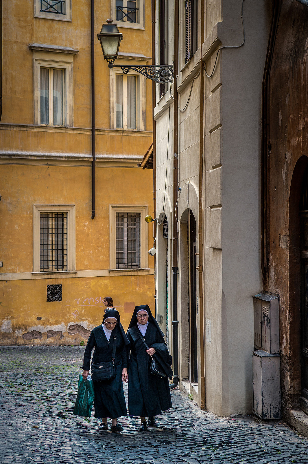 Nikon AF-S Nikkor 24-70mm F2.8E ED VR sample photo. Romans in rome photography