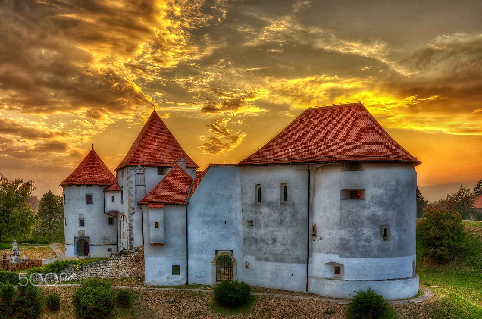 Pentax K200D sample photo. Castle photography