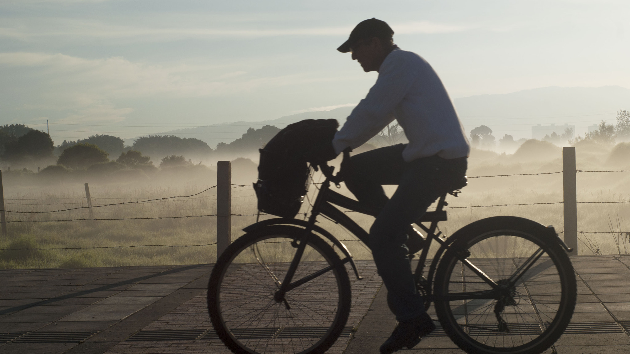 Sony Alpha DSLR-A230 + Minolta AF 50mm F1.7 sample photo. Riding the sunrise  ©liz photography photography