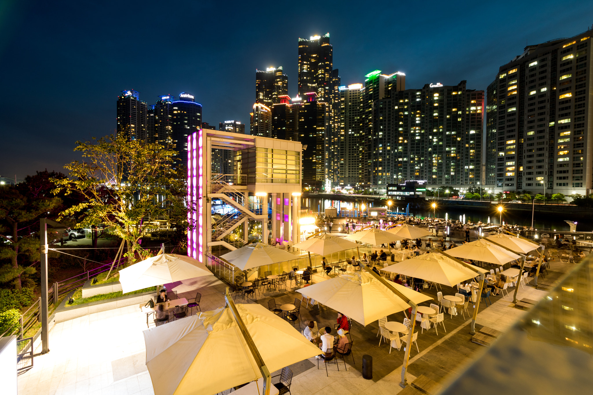 Canon EF-S 10-18mm F4.5–5.6 IS STM sample photo. Night view of busan photography