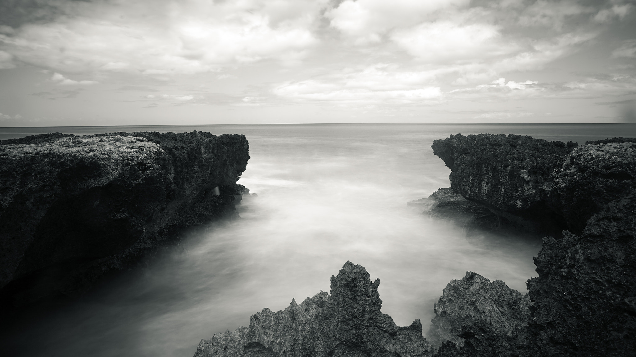 Sony a7S II + 24-105mm F4 G SSM OSS sample photo. Waianae daytime long exposure photography