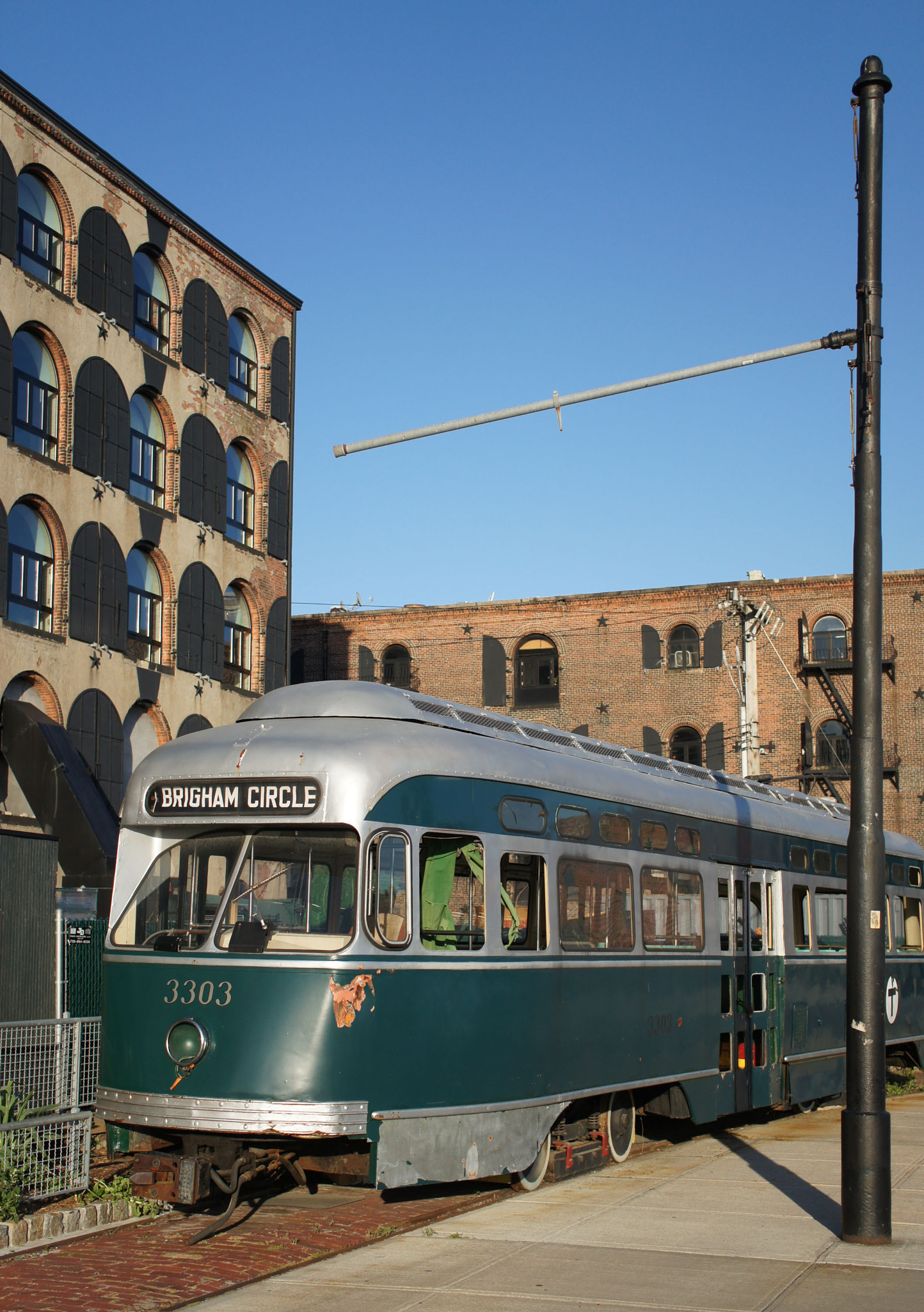 Sony Alpha NEX-5 + Sigma 30mm F2.8 EX DN sample photo. Vintage streetcar photography