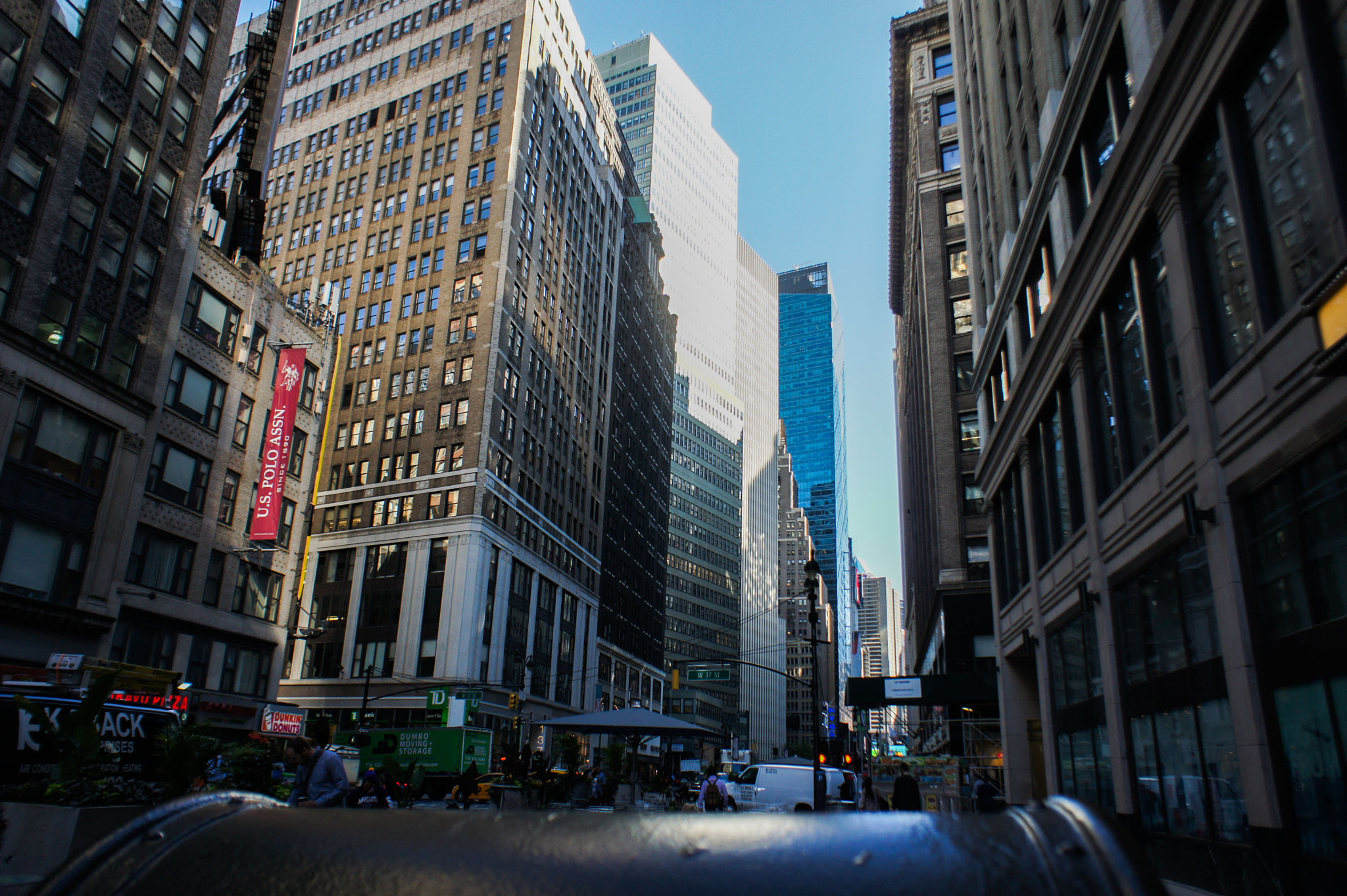 Sony Alpha NEX-5 + Sony E 16mm F2.8 sample photo. Garment district photography