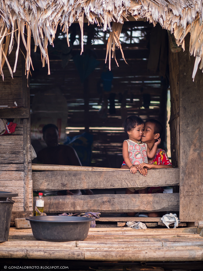 Panasonic Leica DG Nocticron 42.5mm F1.2 ASPH OIS sample photo. Brotherly love photography