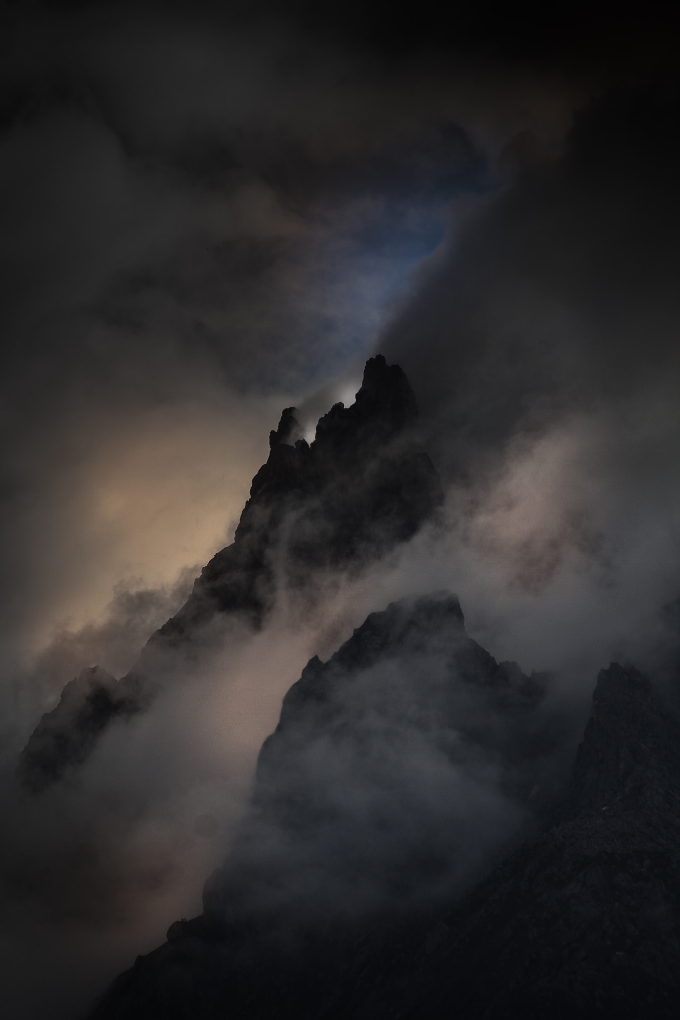Sigma 70-300mm F4-5.6 APO DG Macro sample photo. The gates of hell or the beginning of the world photography