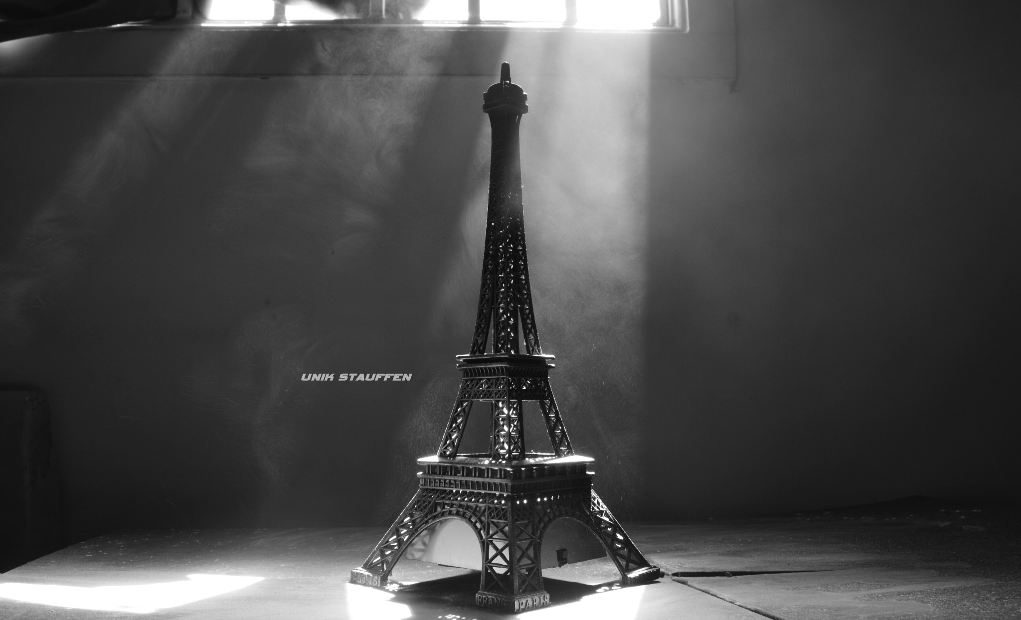 Nikon D3200 + Sigma 35mm F1.4 DG HSM Art sample photo. Eiffel tower photography