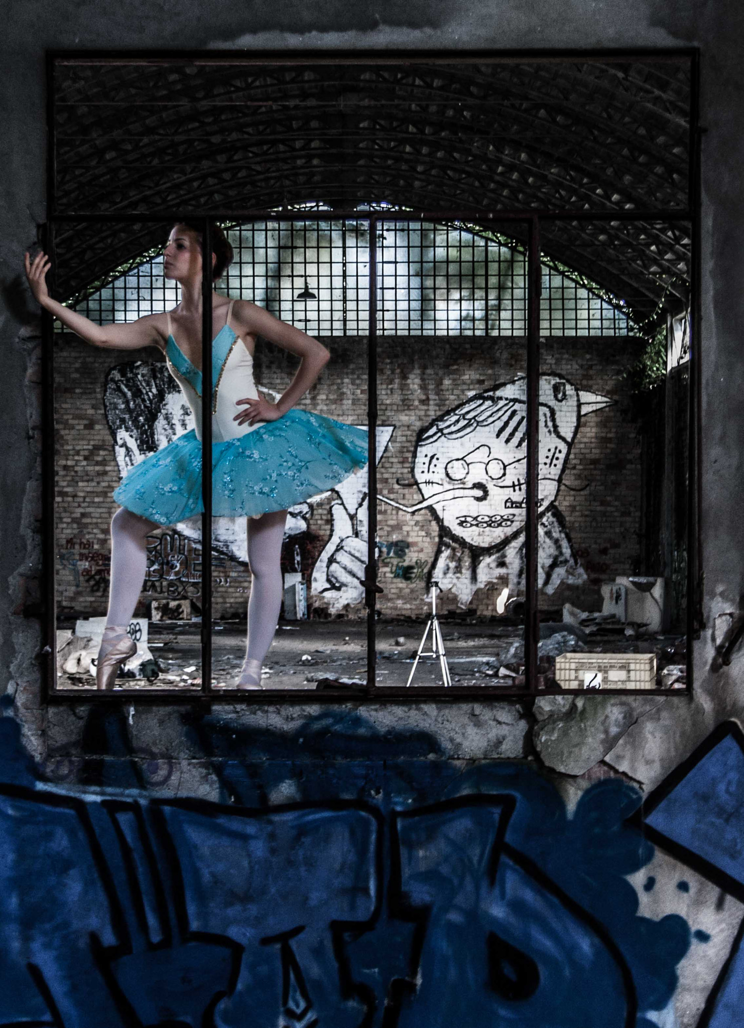 Canon EOS 40D + Canon EF-S 18-55mm F3.5-5.6 sample photo. Dancer in an abandoned world photography