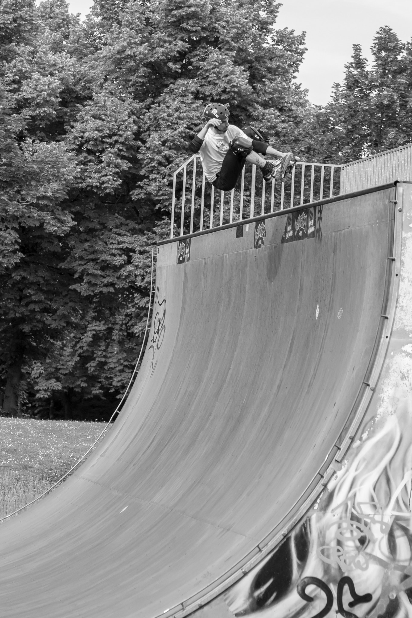 Nikon D5500 + Sigma 50mm F1.4 DG HSM Art sample photo. Skateboarder on halfpipe photography