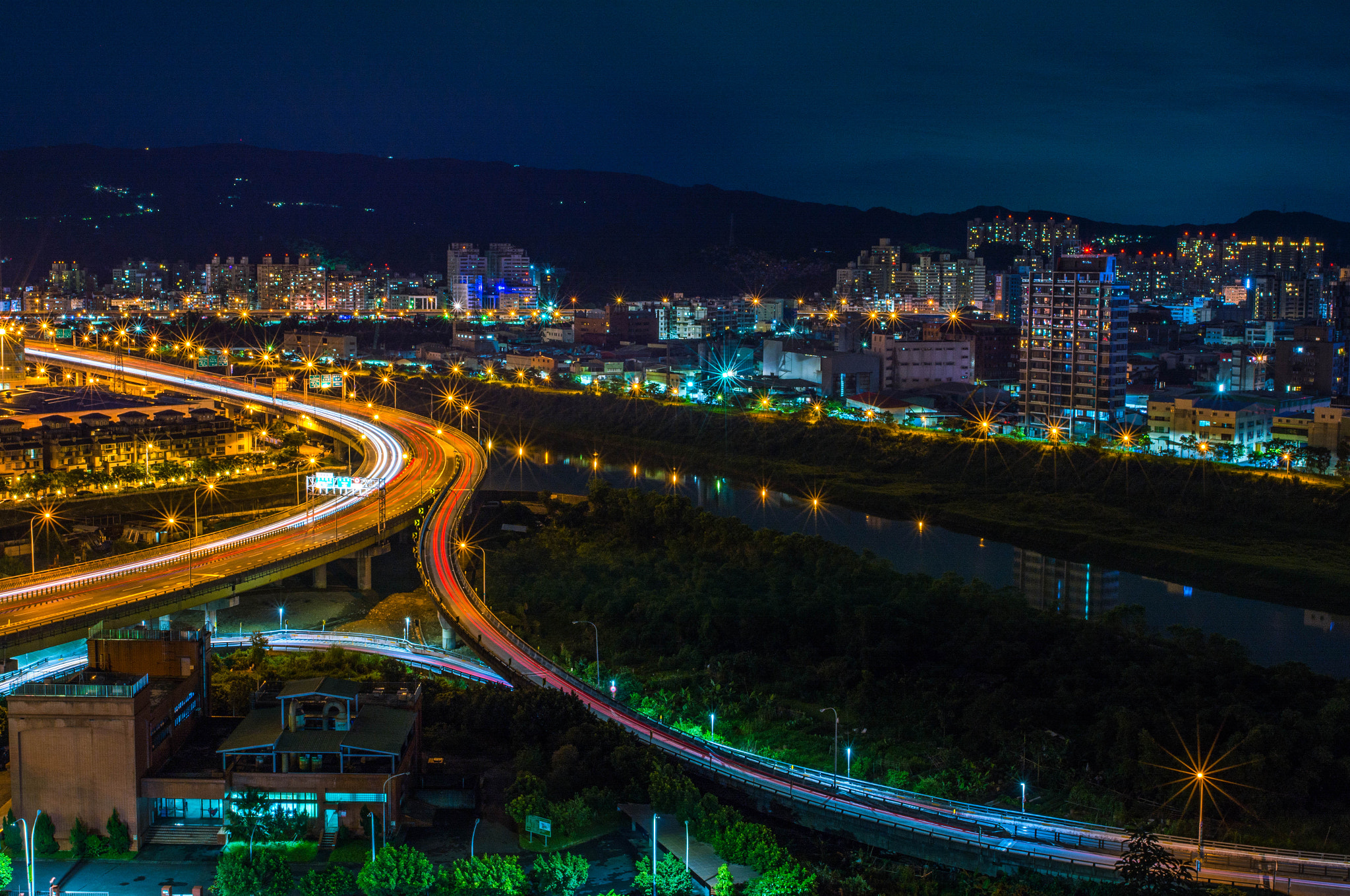 Nikon D7100 + Nikon AF-S Nikkor 24mm F1.8G ED sample photo. Taipei nankang city night view photography