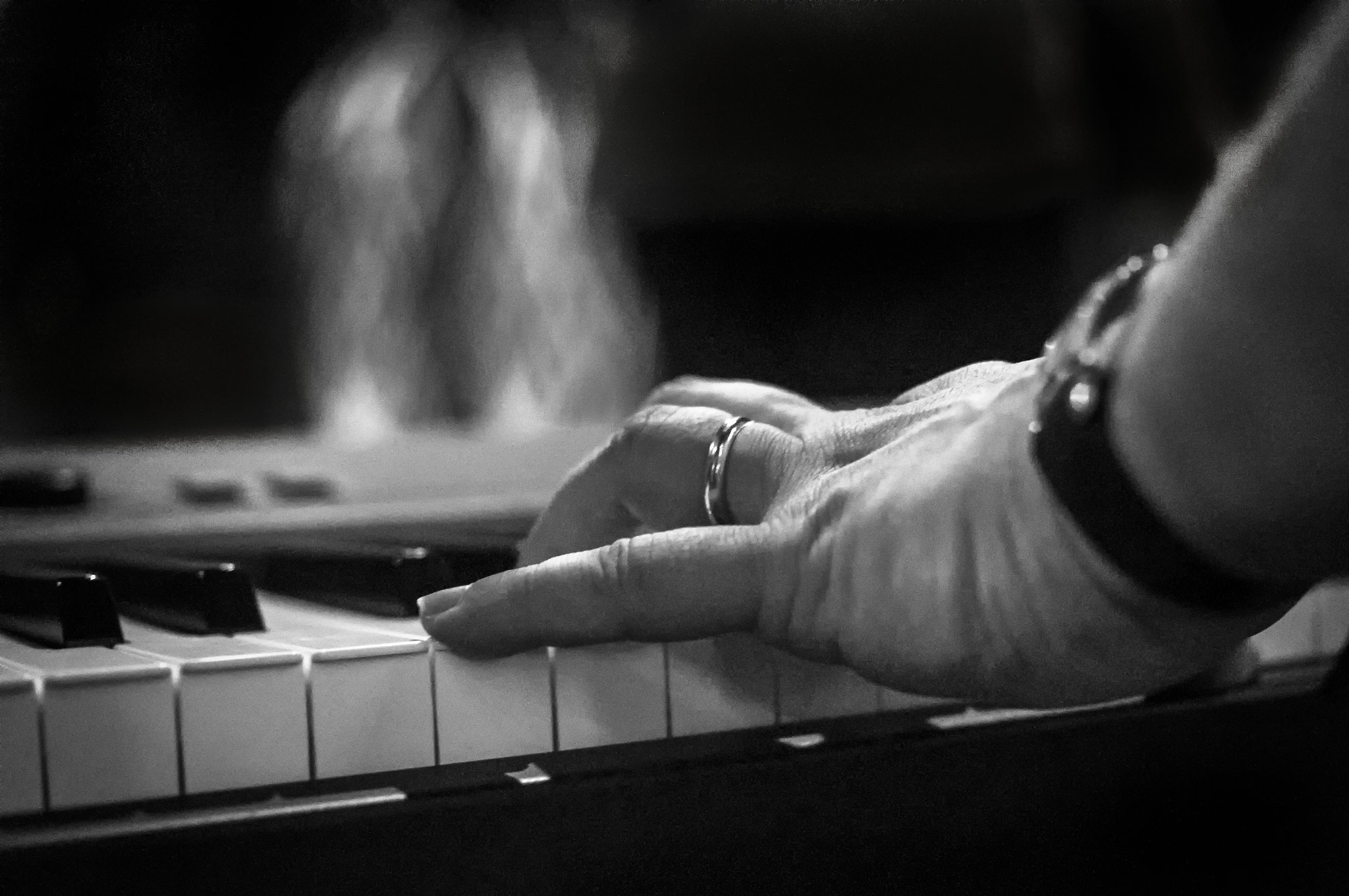 Sony SLT-A57 + Sony DT 35mm F1.8 SAM sample photo. Piano photography