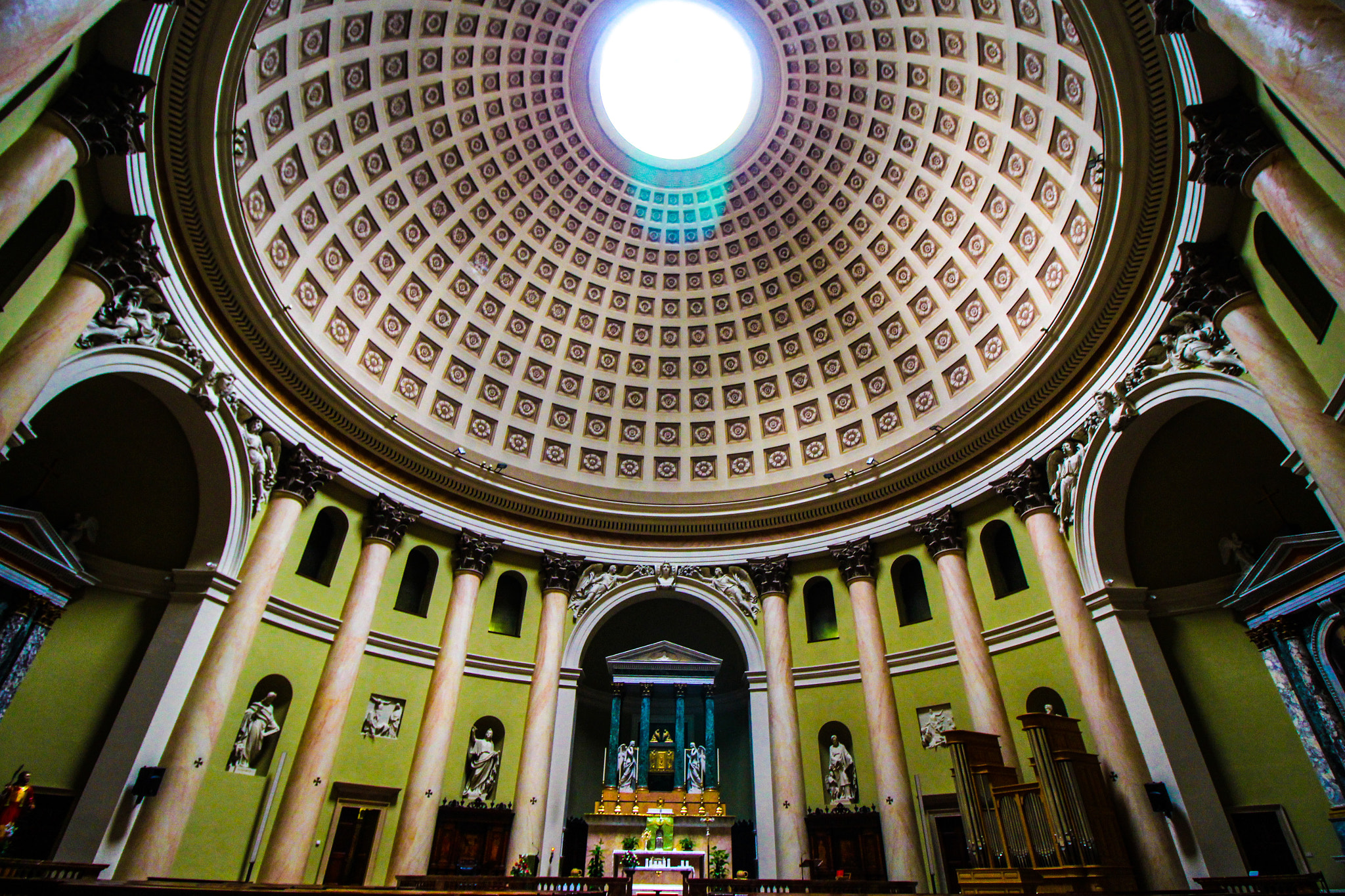 Canon EF-S 10-18mm F4.5–5.6 IS STM sample photo. Circle of light. photography