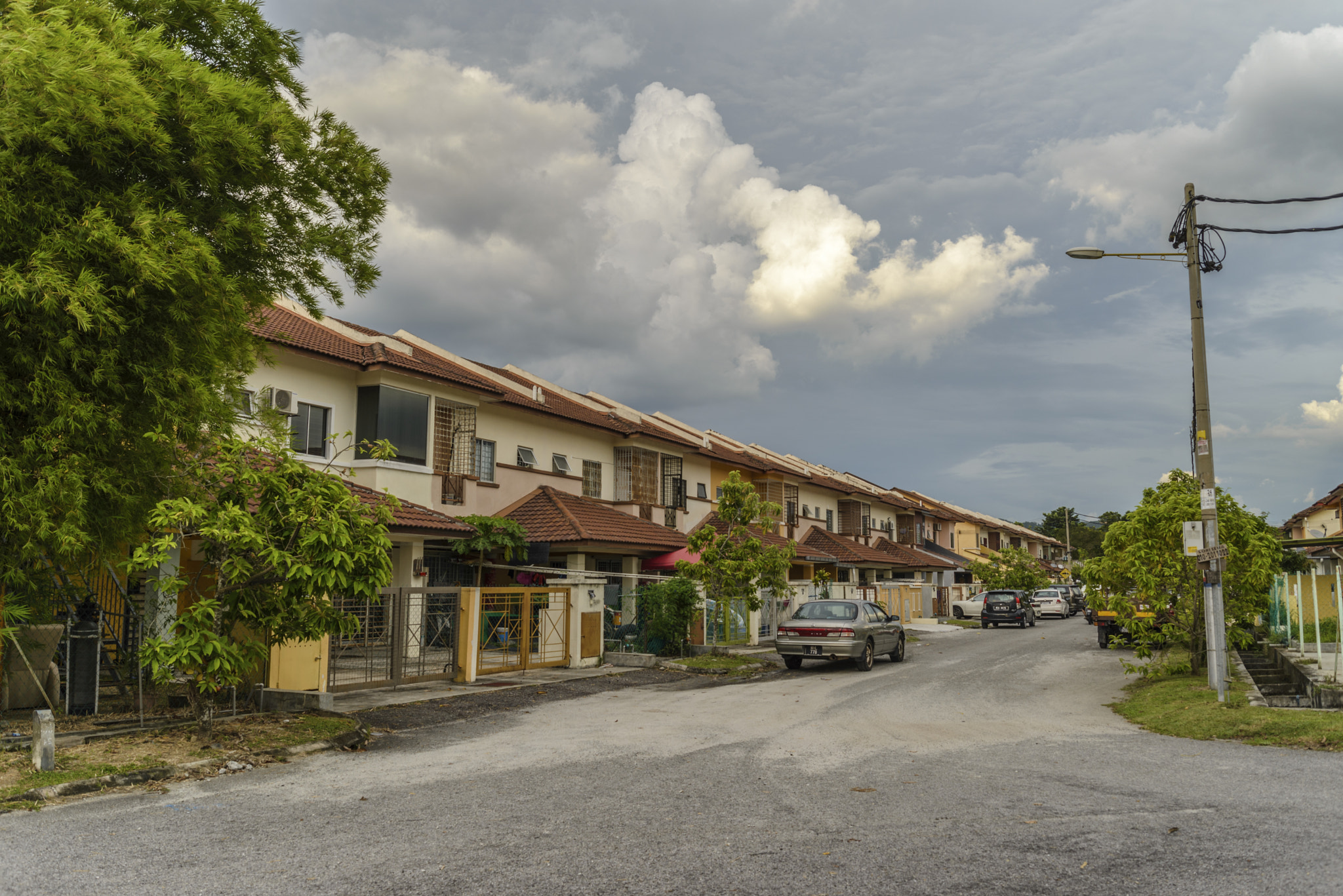 AF Zoom-Nikkor 28-80mm f/3.3-5.6G sample photo. Cloudy evening photography