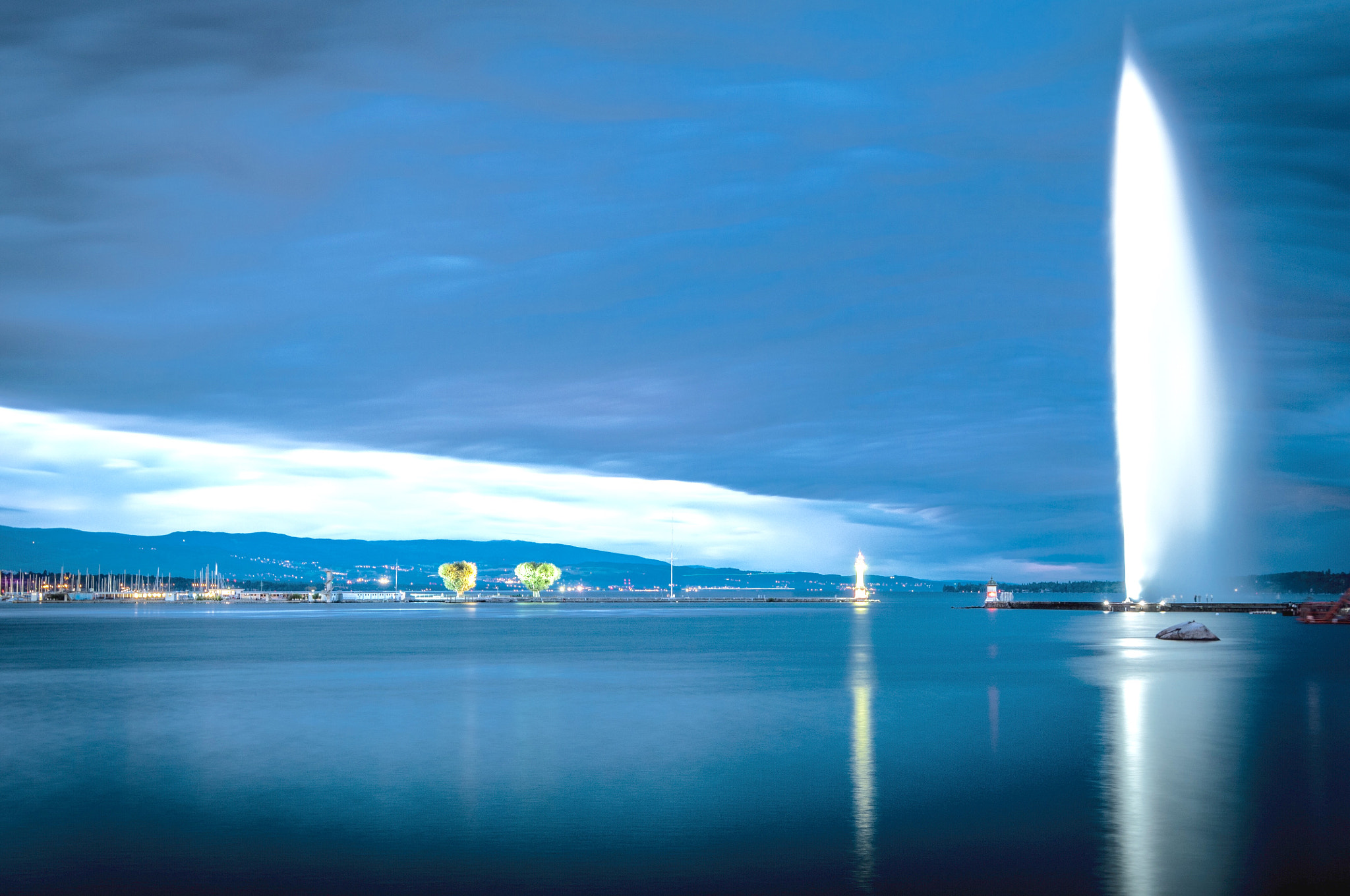 Nikon AF-S Nikkor 16-35mm F4G ED VR sample photo. Jet d'eau fountain of geneva at geneva/leman lake photography