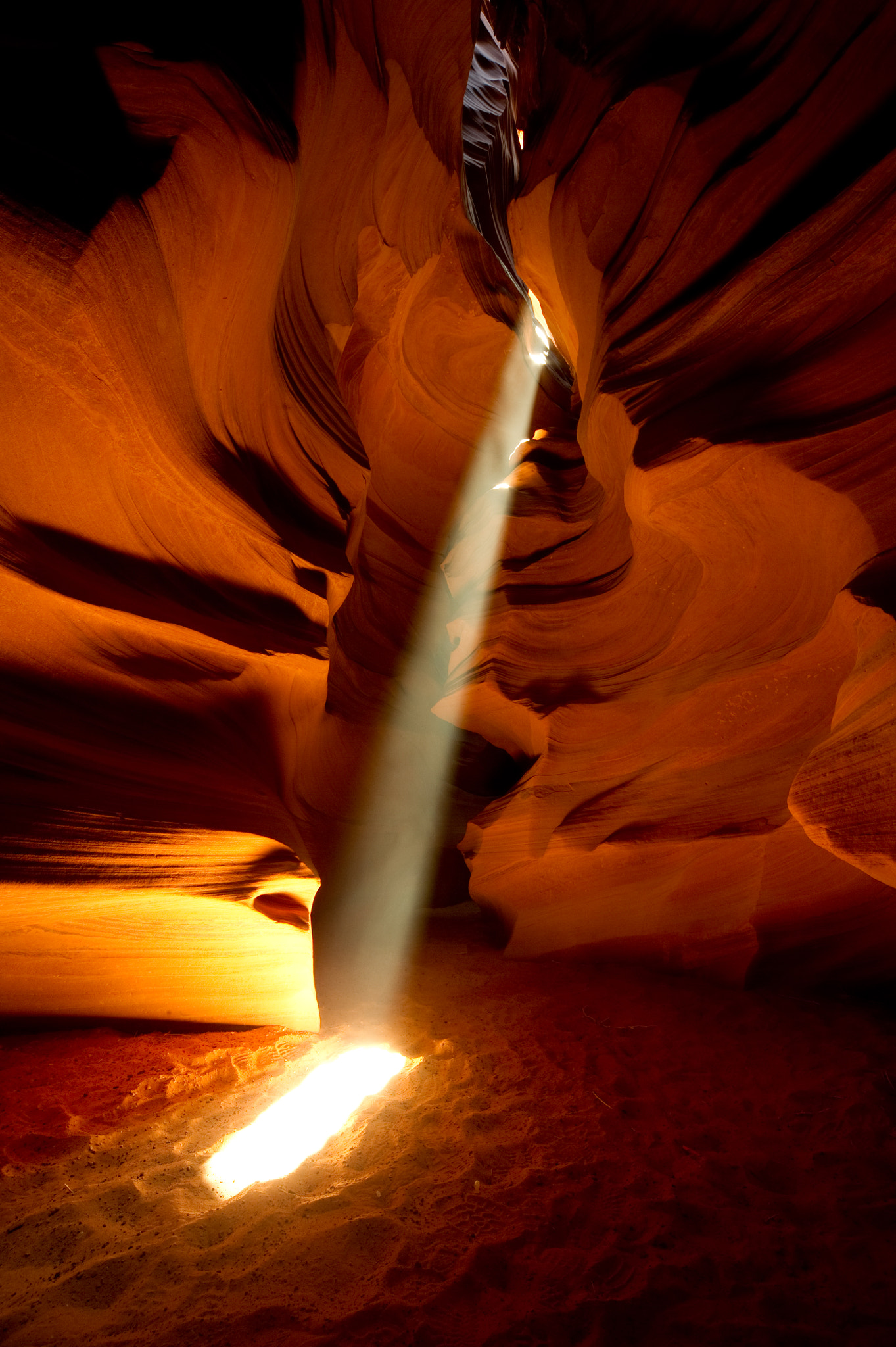 Sigma 12-24mm F4.5-5.6 EX DG Aspherical HSM sample photo. Lower antelope canyon photography