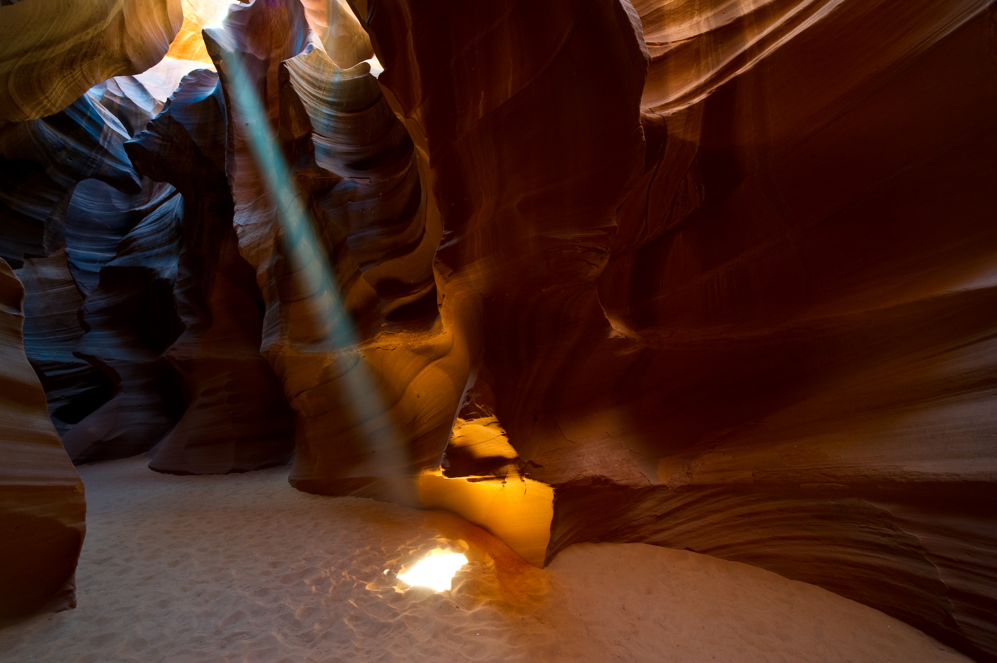 Sigma 12-24mm F4.5-5.6 EX DG Aspherical HSM sample photo. Lower antelope canyon photography