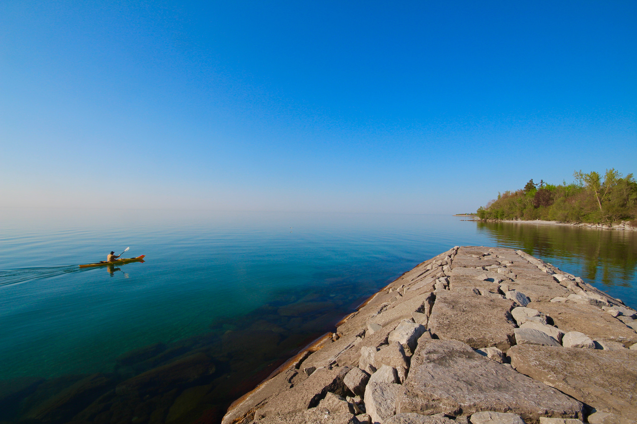 Canon EOS 700D (EOS Rebel T5i / EOS Kiss X7i) + Sigma 10-20mm F4-5.6 EX DC HSM sample photo. Morning paddler photography