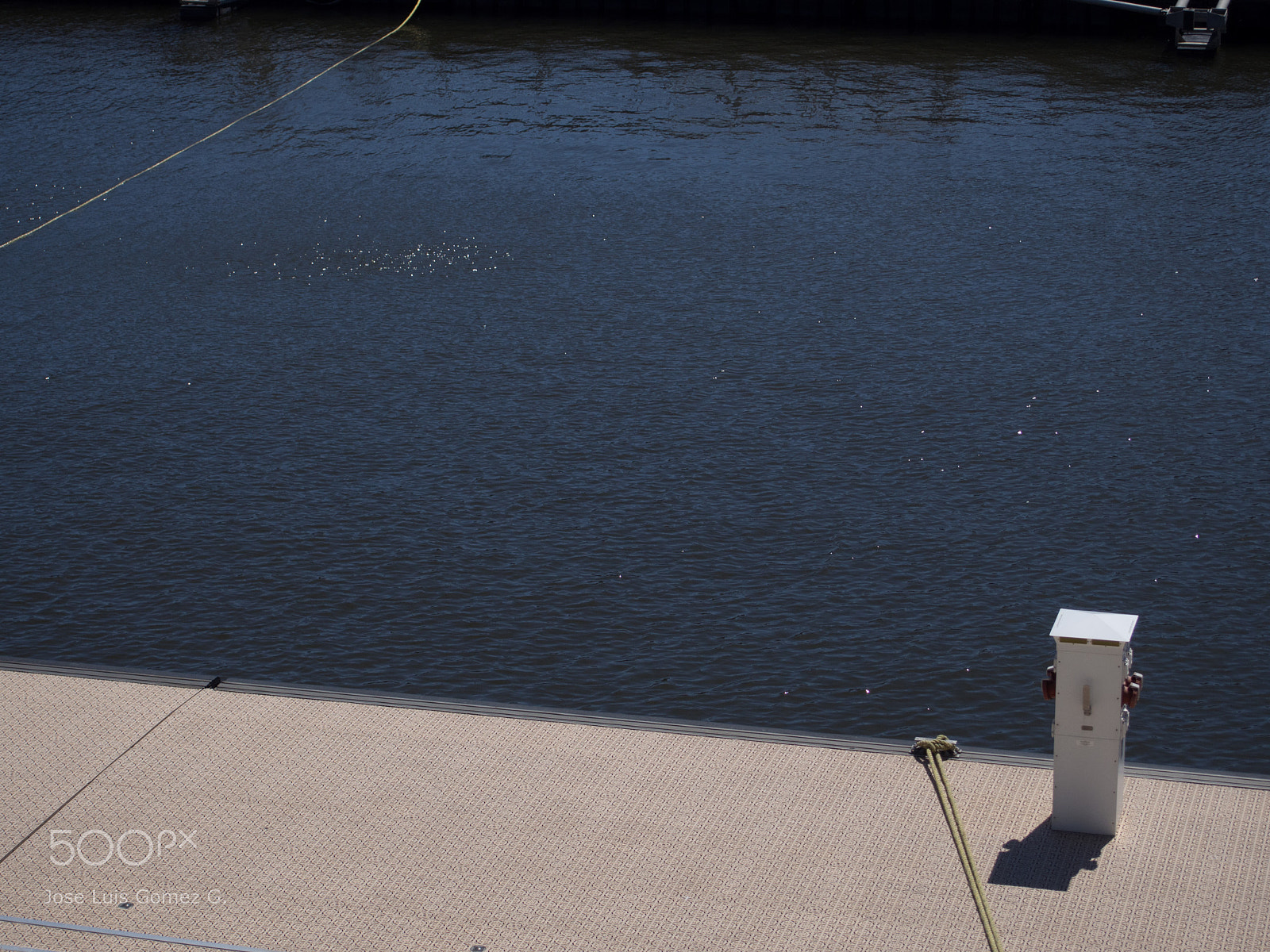 Olympus PEN E-PM2 sample photo. Waiting for an arrival photography