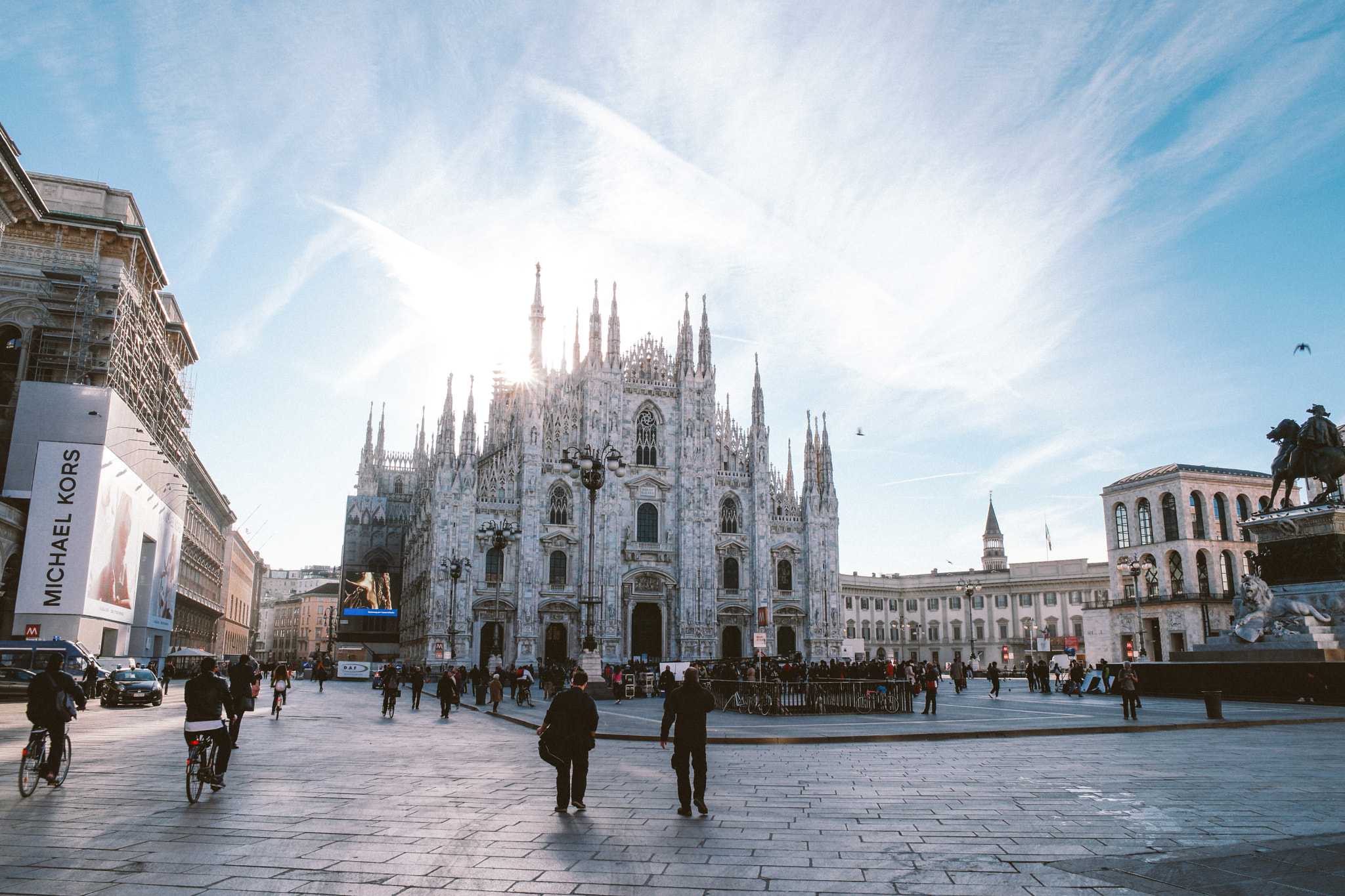 Saumsun NX 16-50mm F2-2.8 S ED OIS sample photo. Milano photography