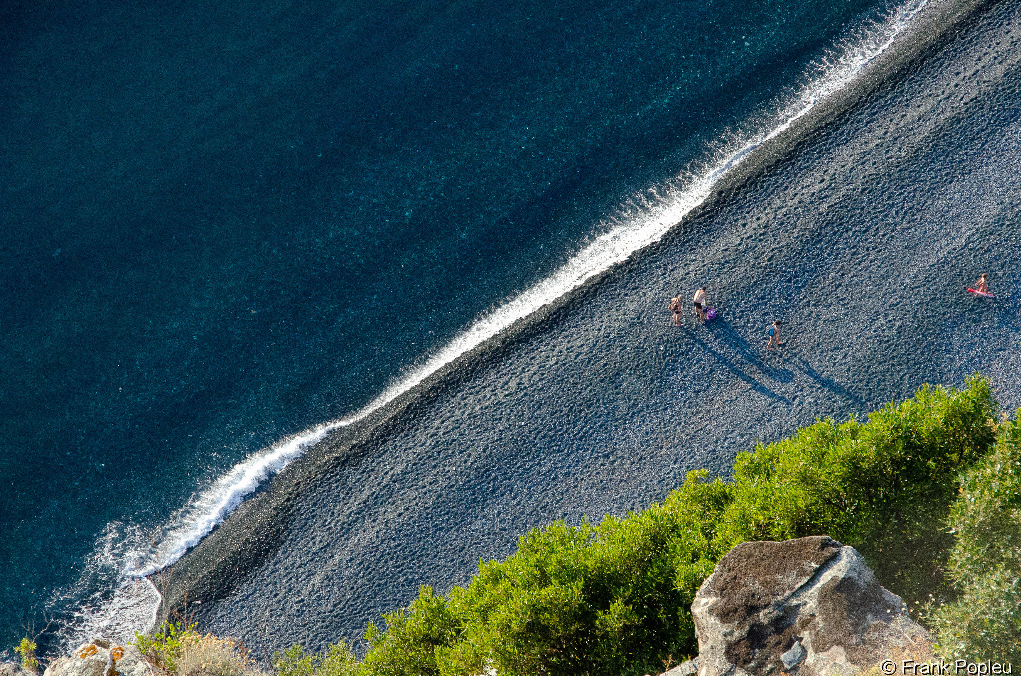 Nikon D7000 + Sigma 18-250mm F3.5-6.3 DC OS HSM sample photo. Black sand photography