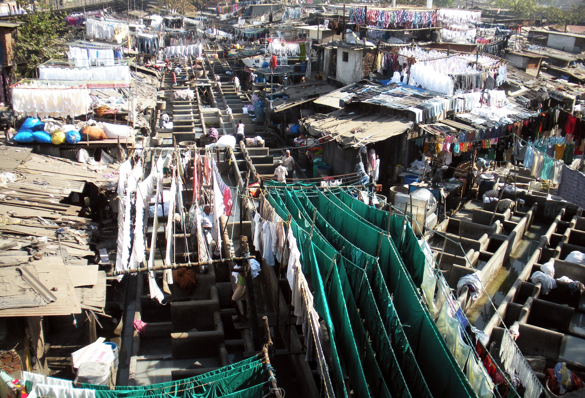 Nikon Coolpix S560 sample photo. The massive public laundry in mumbai photography