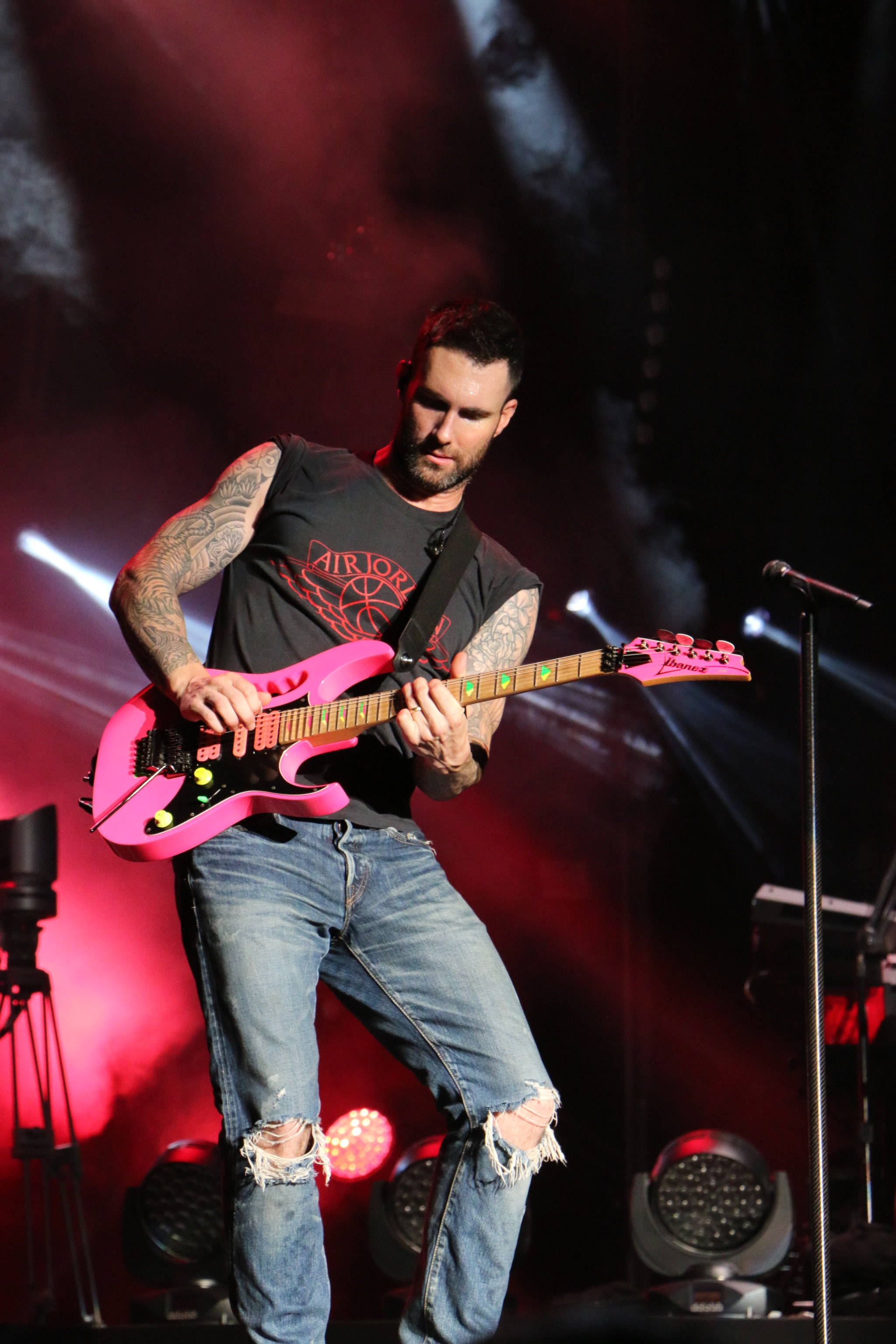 Canon EOS 70D + Canon EF 22-55mm f/4-5.6 USM sample photo. Adam levine and his pink ibanez guitar photography