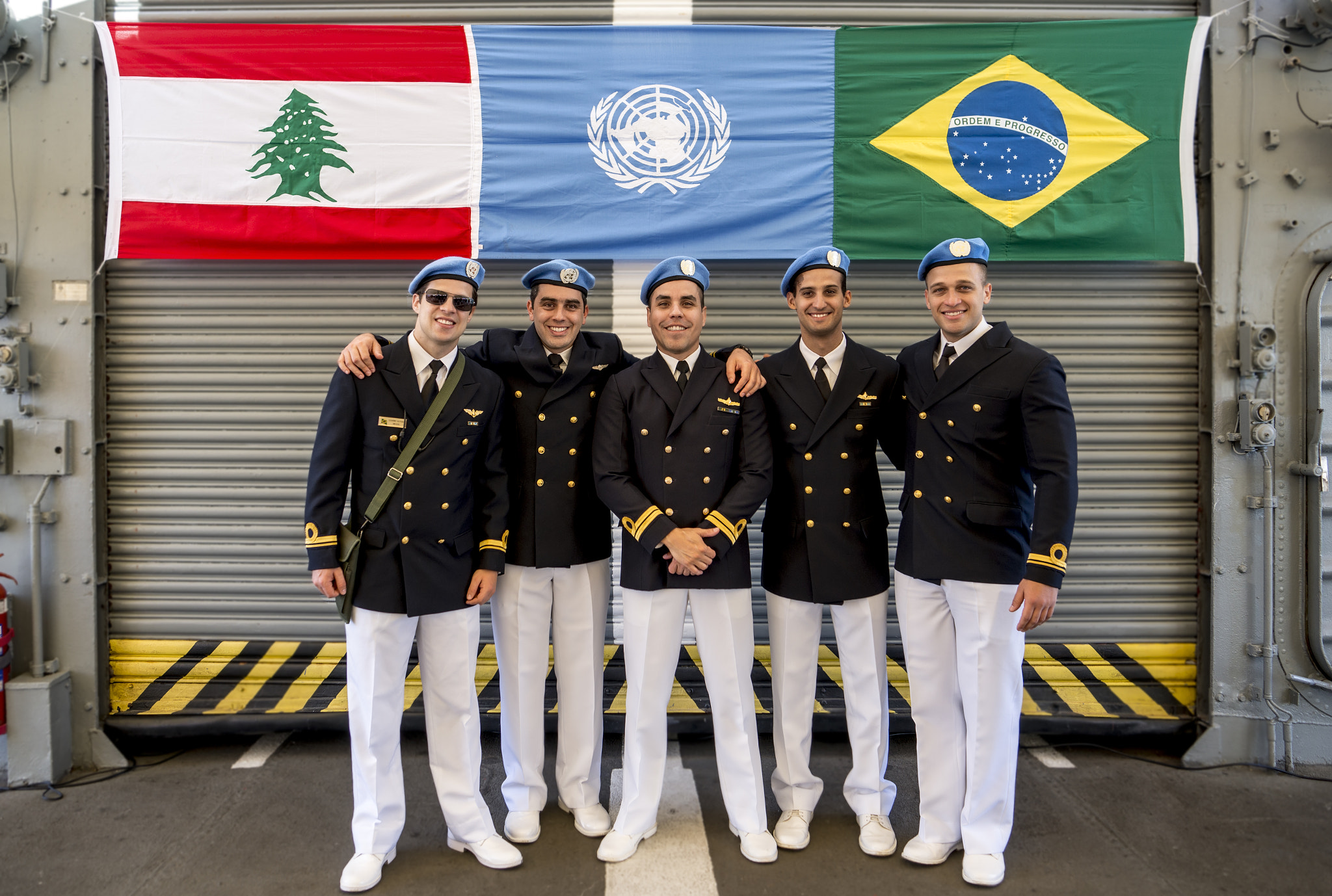 Sony SLT-A99V sample photo. Un peacekeepers photography