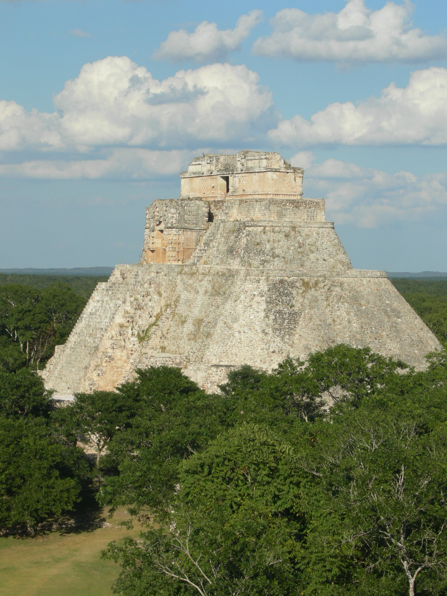 Nikon COOLPIX P1 sample photo. Uxmal photography