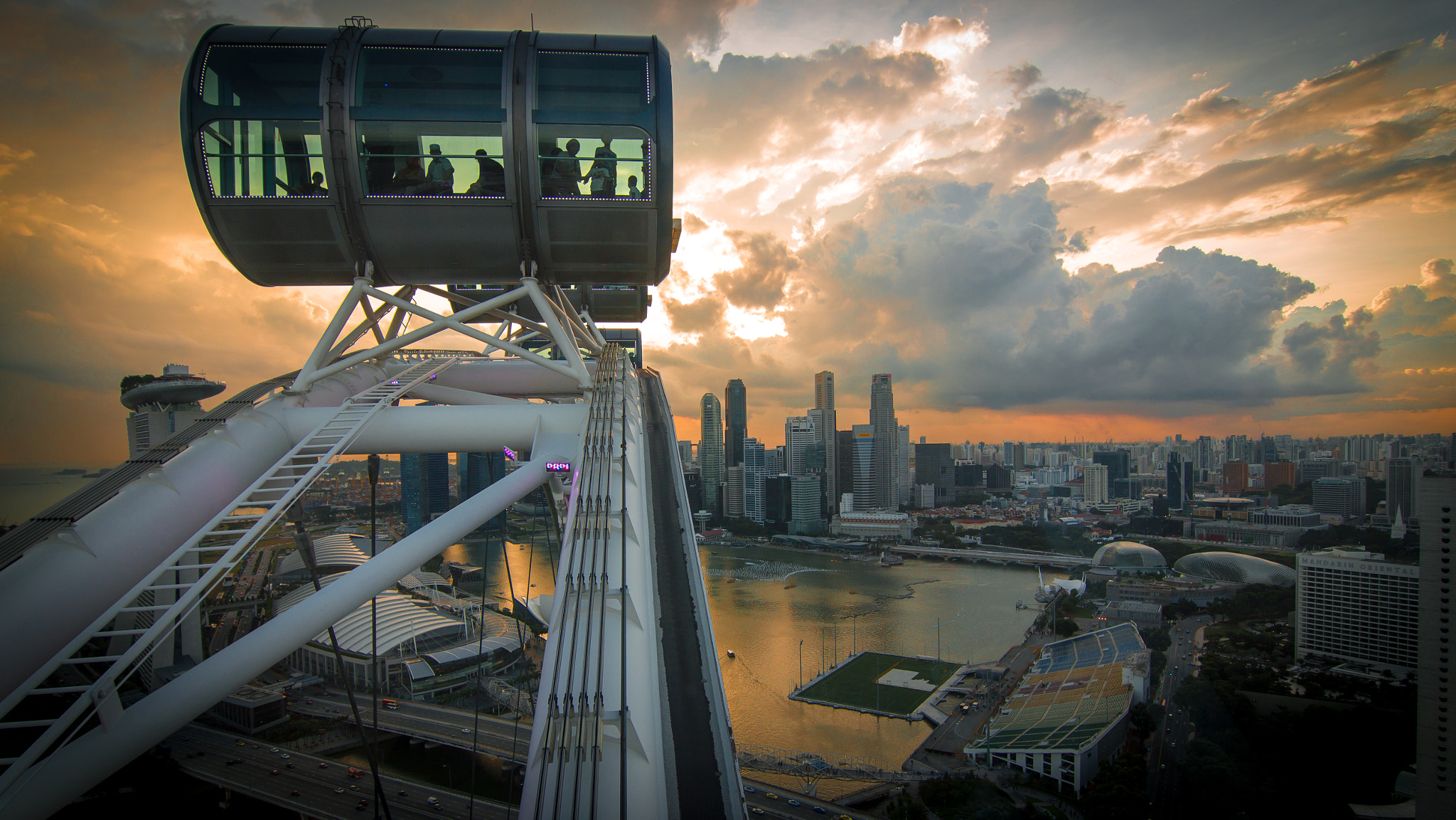 Canon EOS 550D (EOS Rebel T2i / EOS Kiss X4) sample photo. Sunset on the singapore flyer photography