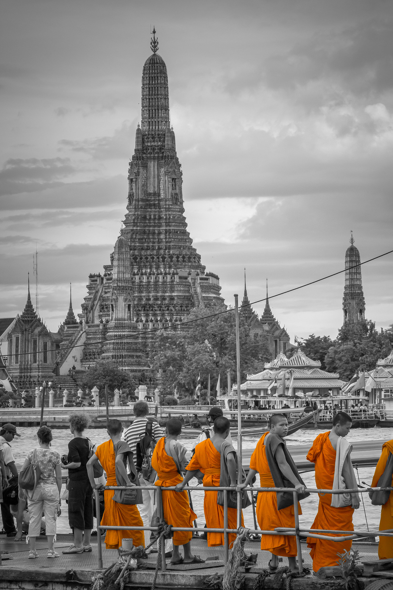 Canon EF 28-135mm F3.5-5.6 IS USM sample photo. Thai monks on holiday photography