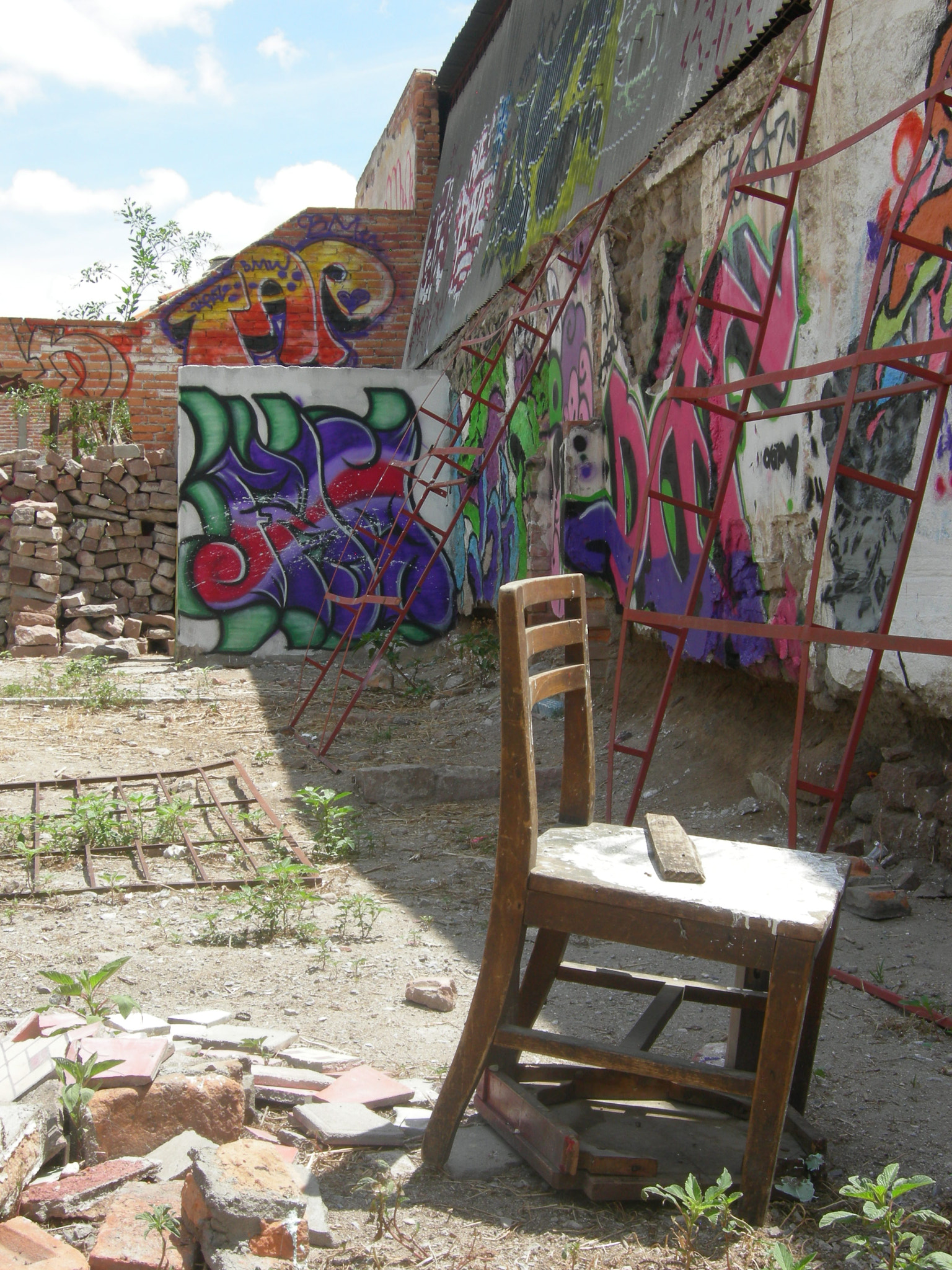 Nikon COOLPIX P1 sample photo. Street paint slp photography