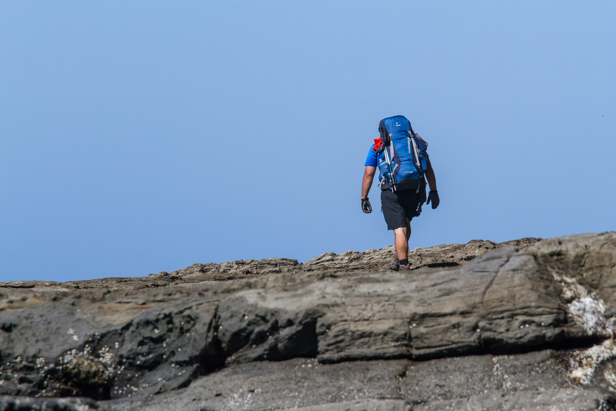 Canon EF 70-200mm F4L IS USM sample photo. Hiker photography