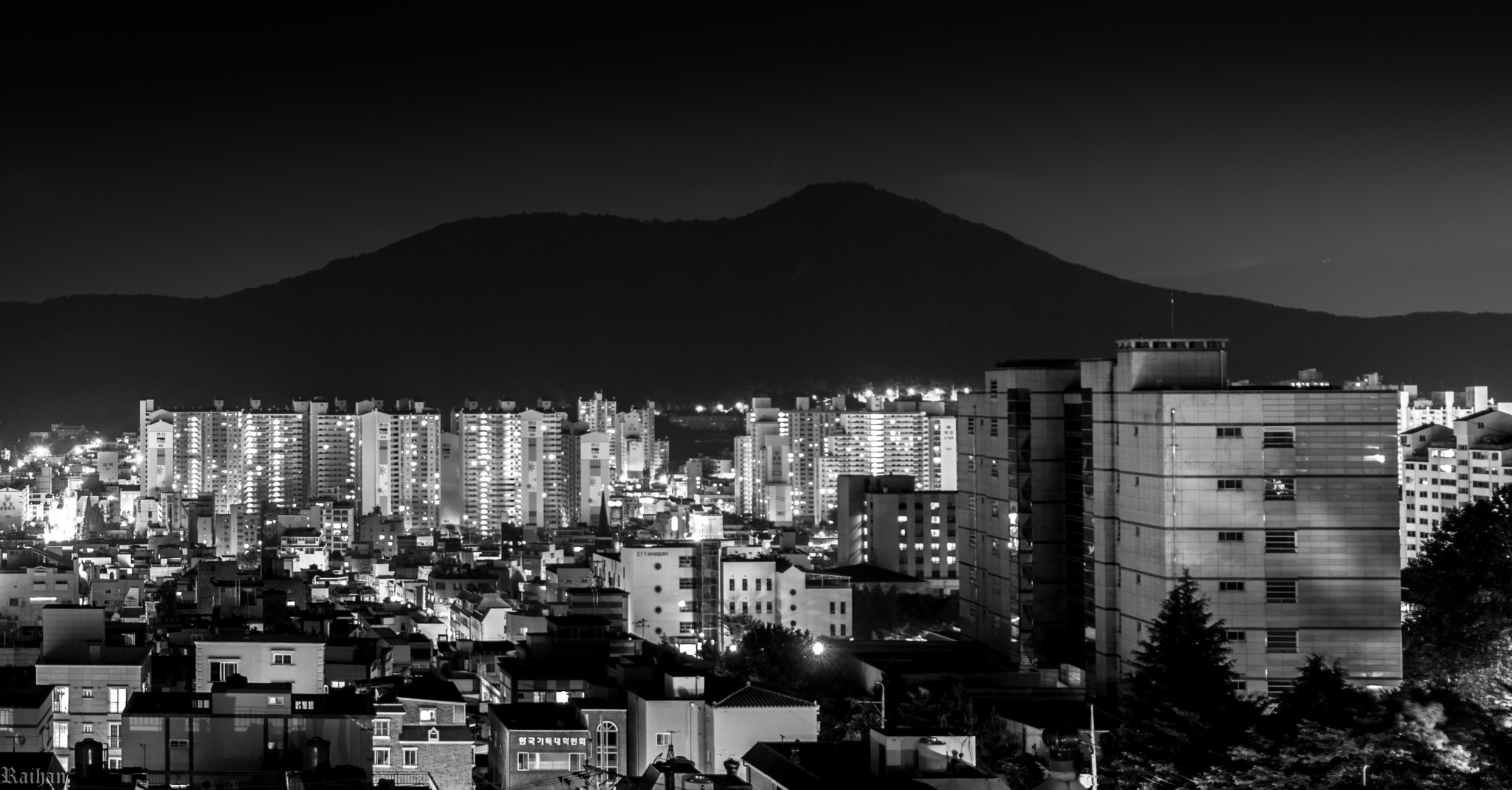 Nikon D5300 + Sigma 17-35mm F2.8-4 EX Aspherical sample photo. 부산, pnu at night photography